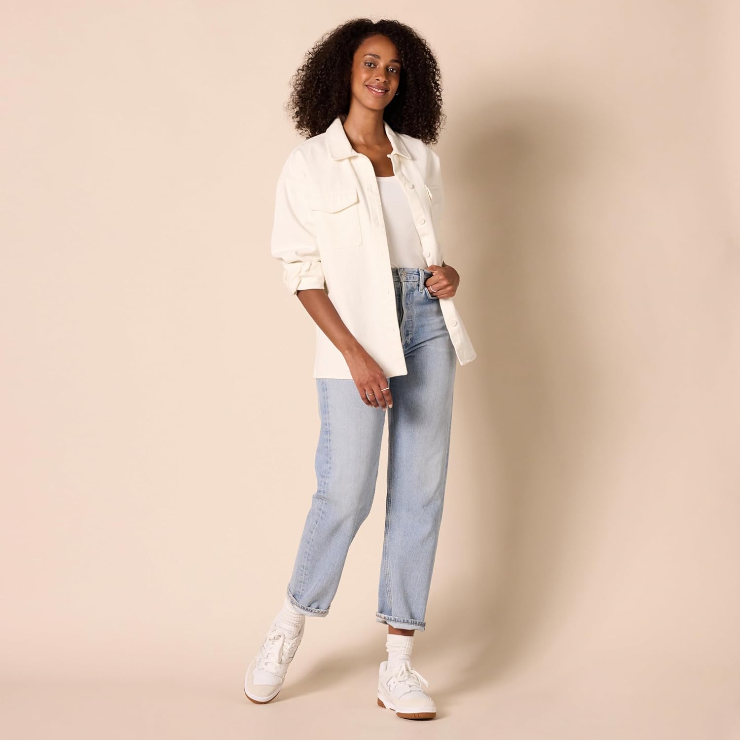 Thumbnail 4 de Amazon Essentials Damen Regular-Fit Kurzarm-T-Shirt mit U-Ausschnitt, Baumwoll-Modal-Mischung – 2er-Pack (in Übergröße)