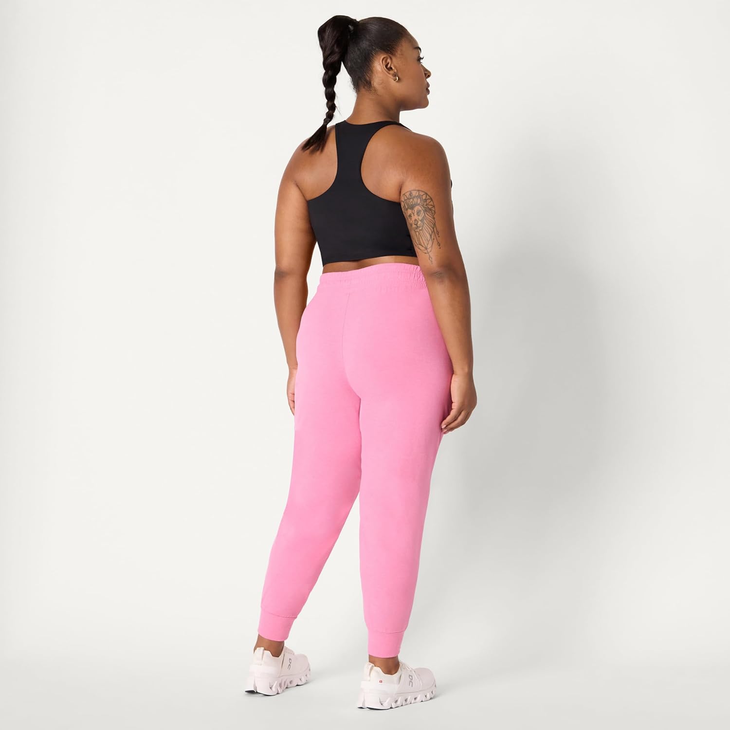 Thumbnail 6 de Amazon Essentials Women's Athletic Soft Performance Cropped Capri Joggers