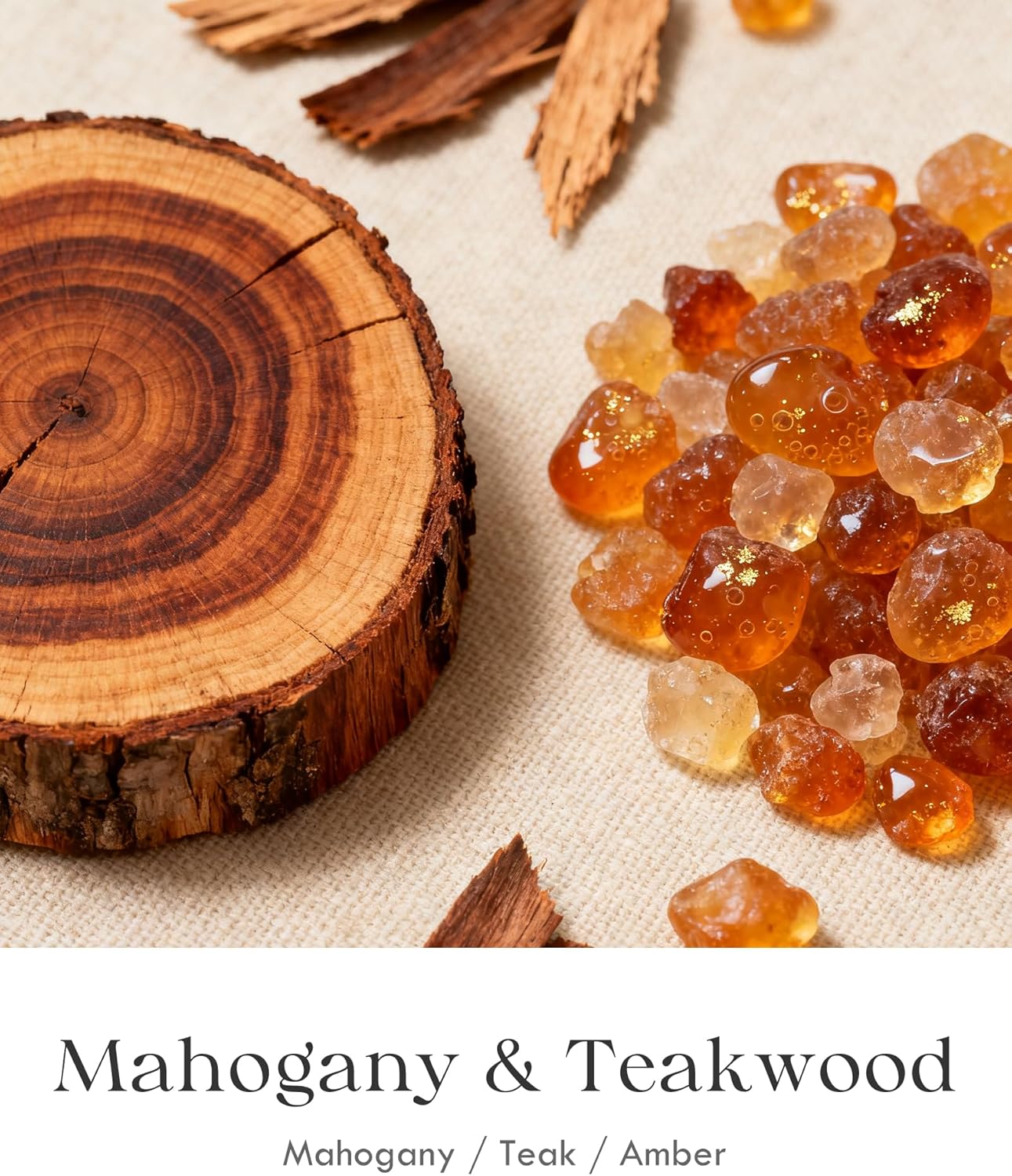 Detalle 2 de AOOVOO Mahogany Teakwood 3-Wick Large Soy Candle (12oz) — Rich, Masculine Home Fragrance