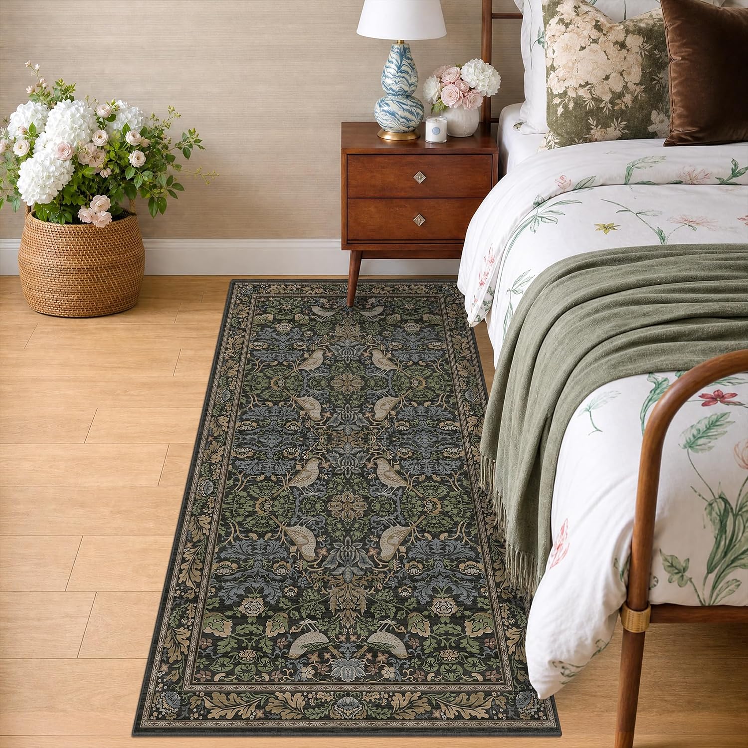 Detalle de Hazo Haus 3' x 6' Washable Area Rug, Low-Pile Woodland Floral Design