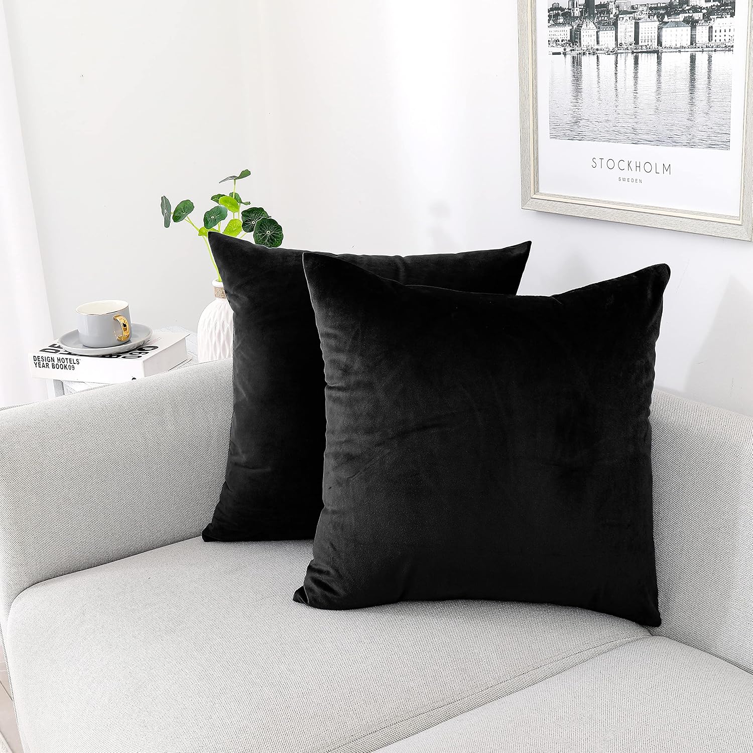 Detalle de NiNi Velvet Pillow Covers, 18x18 Inch ⚙