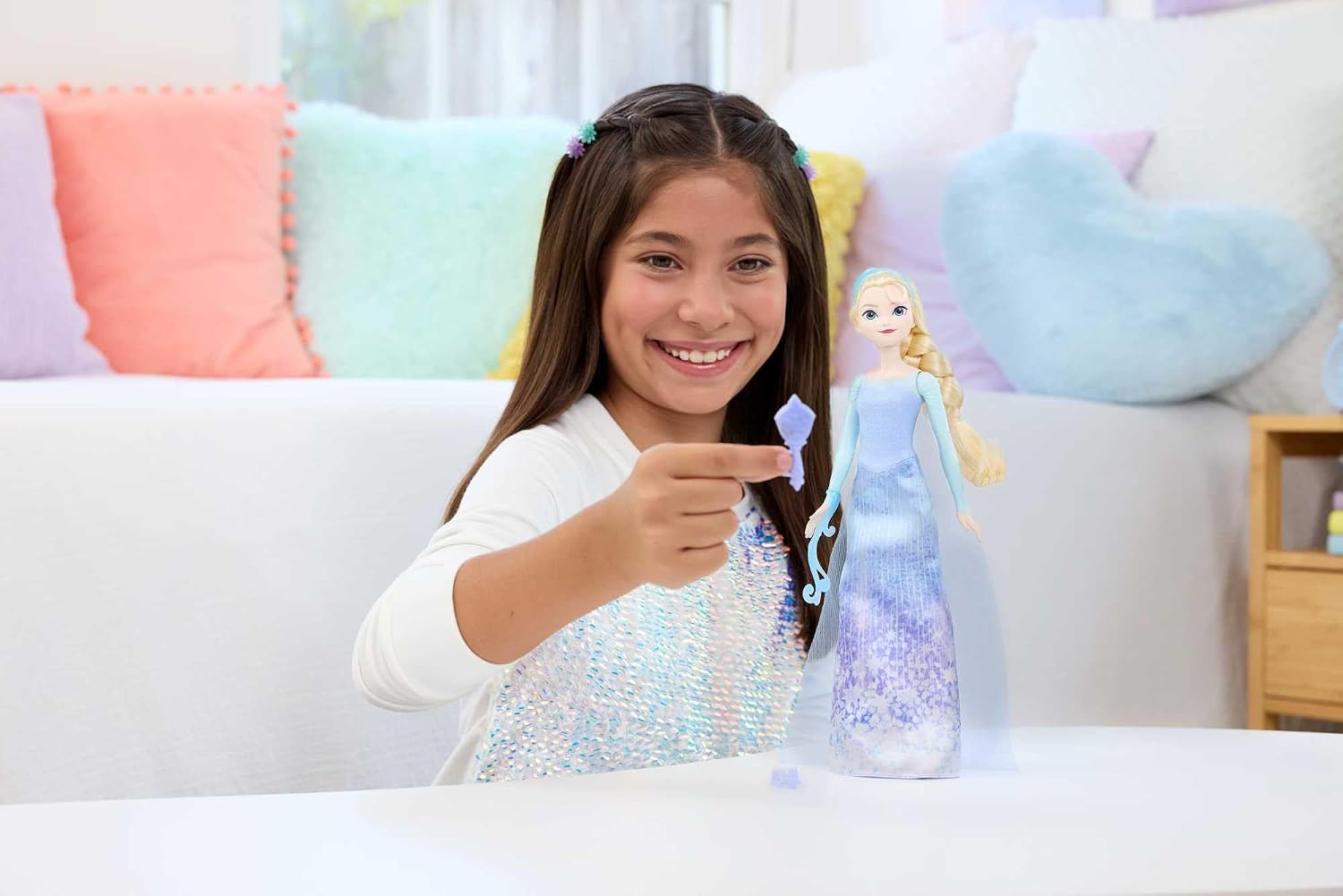 Detalle 2 de Mattel Disney Elsa Modepuppen-Set mit 11 Überraschungen
