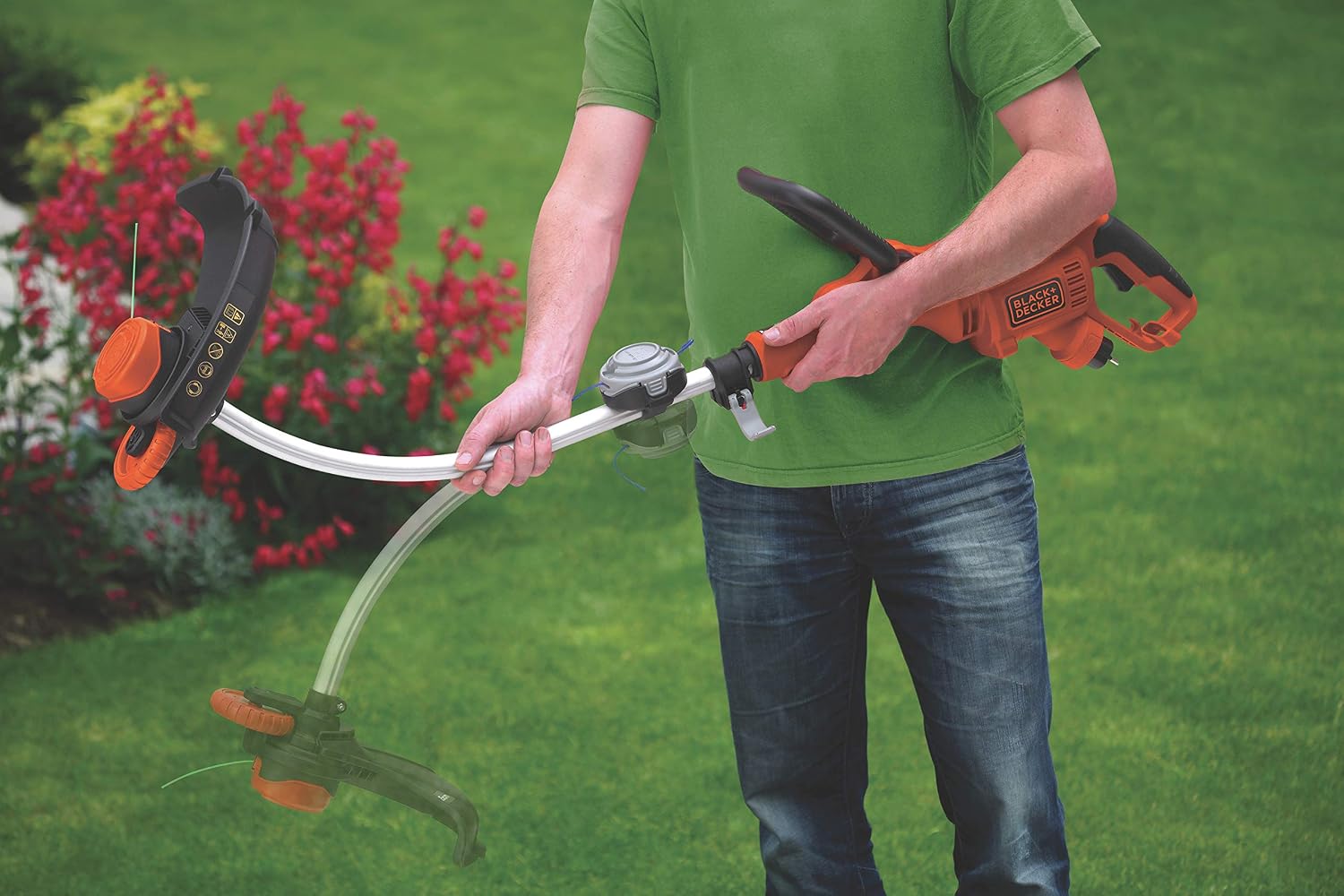 Detalle de BLACK+DECKER Coupe-bordures filaire 900W GL9035-QS – 35 cm, manche télescopique et roue de guidage