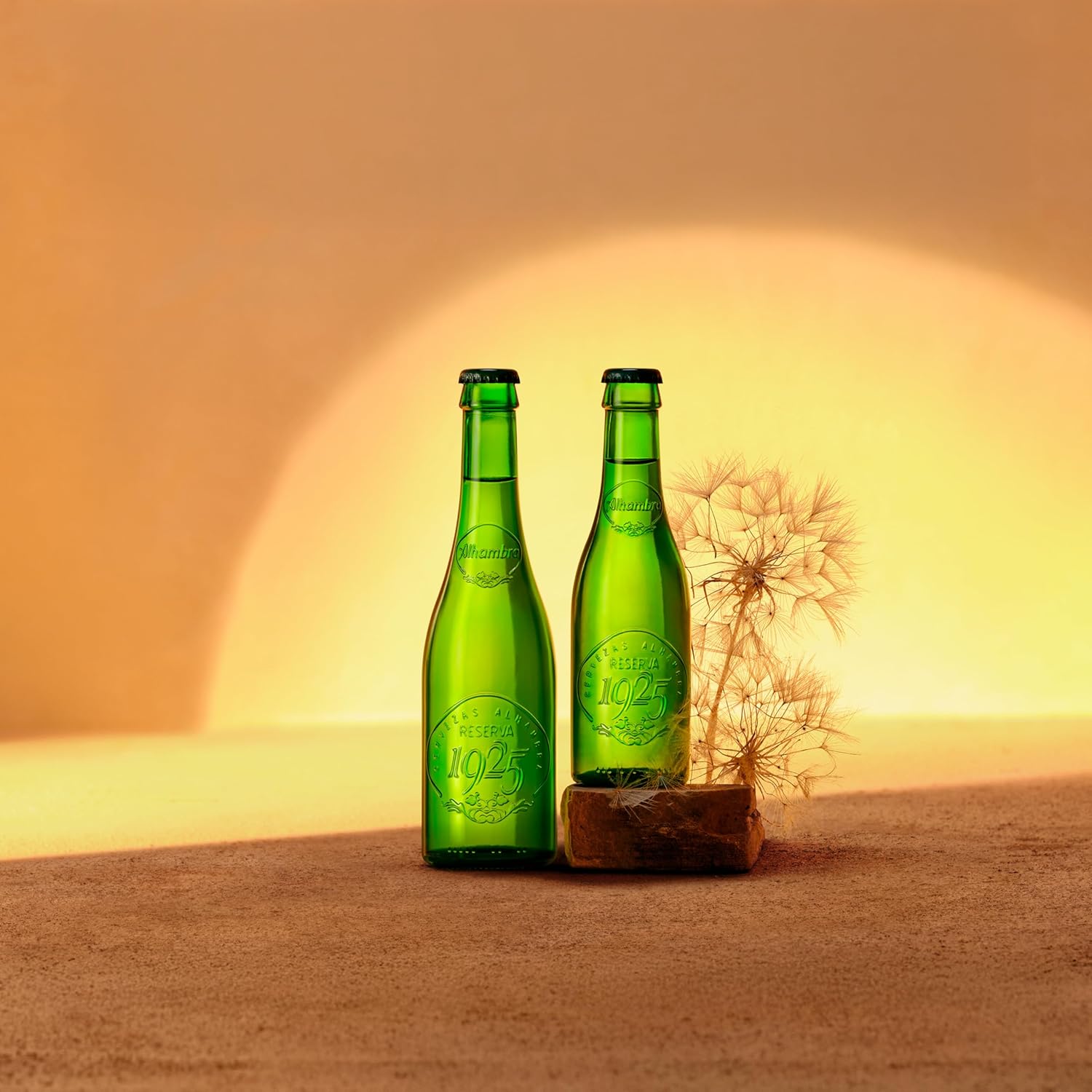 Detalle de Alhambra Reserva 1925 MINI 🍺 Pack 24x22cl, Cerveza Extra Fermentación