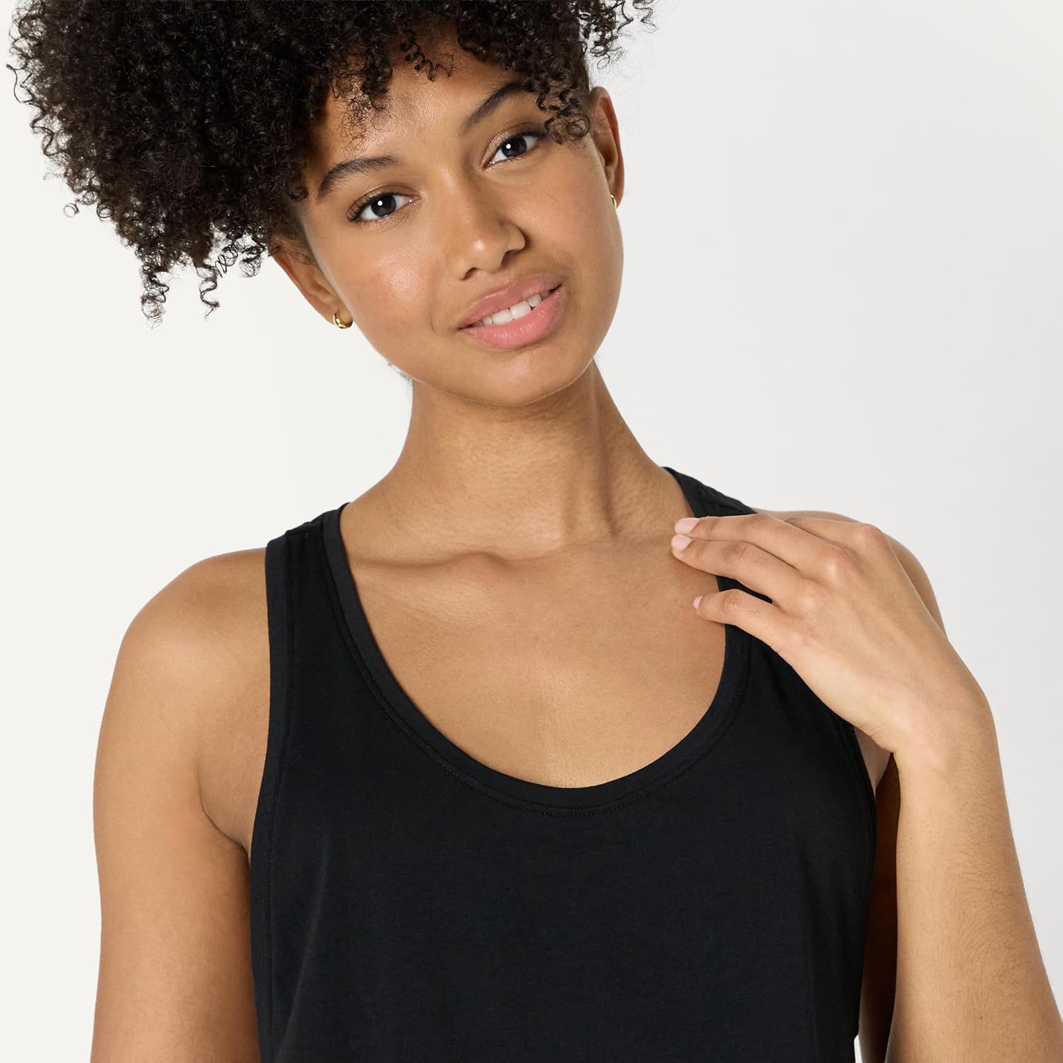 Thumbnail 2 de Amazon Essentials Women’s Active Soft Cotton Racerback Relaxed Fit Yoga Tank with Drop Armholes