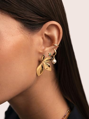 Detalle 2 de SINGULARU Pendientes Camila: florales en acero con baño de oro 18K