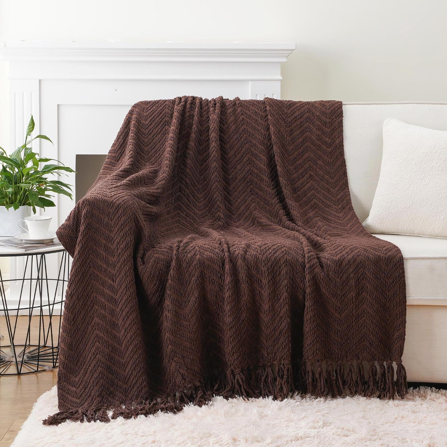 Detalle de Battilo Dark Brown 50"x60" Knit Throw Blanket with Chevron Pattern and Tassels