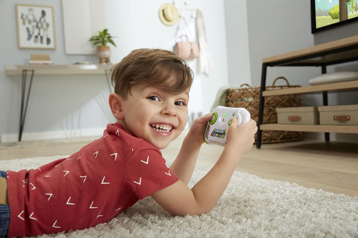 Detalle 2 de LeapFrog LeapLand Adventures kids game console with 150+ learning activities (3 years+)