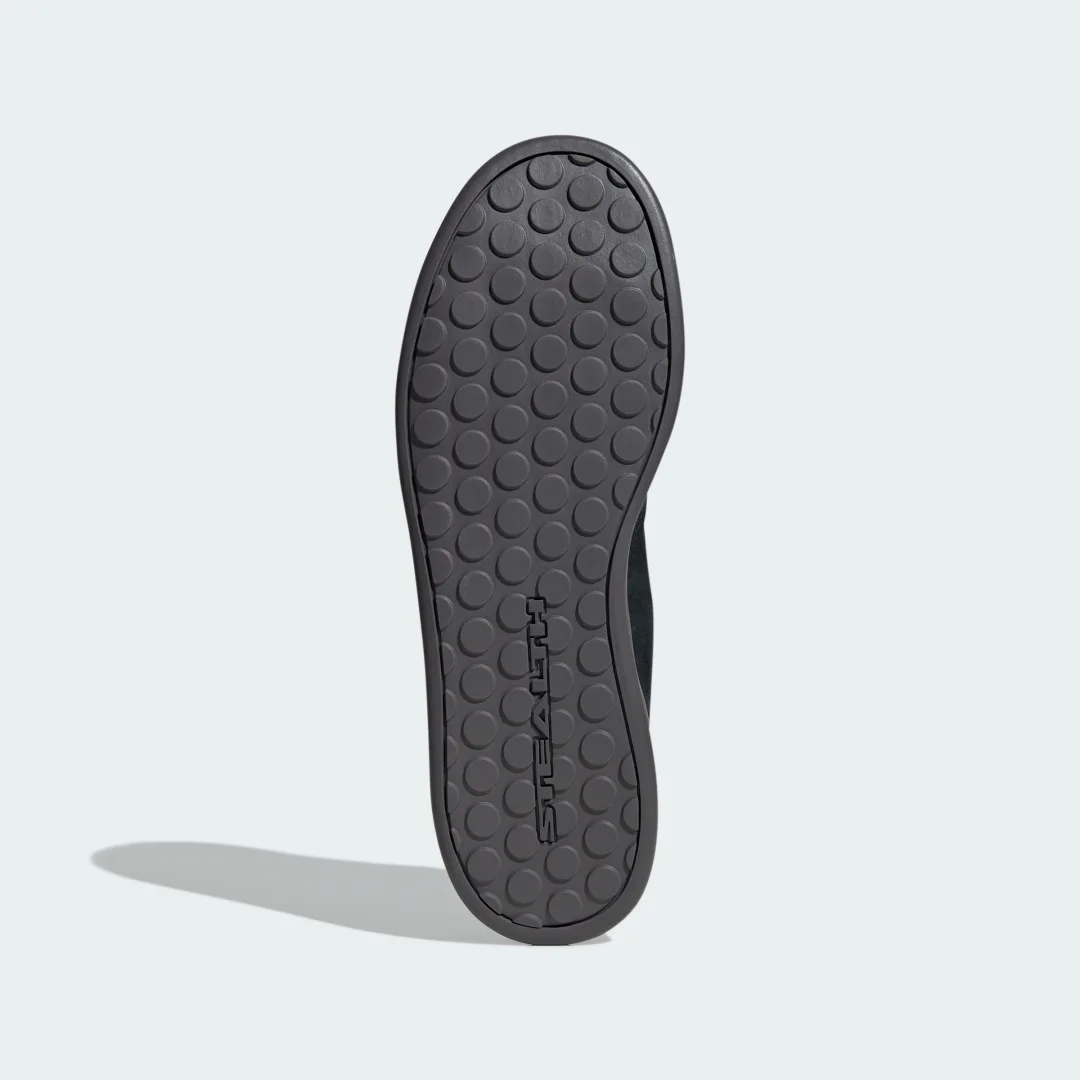 Detalle 2 de Zapatilla Five Ten Sleuth Mountain Bike de Adidas — diseño versátil para MTB urbano y de trail