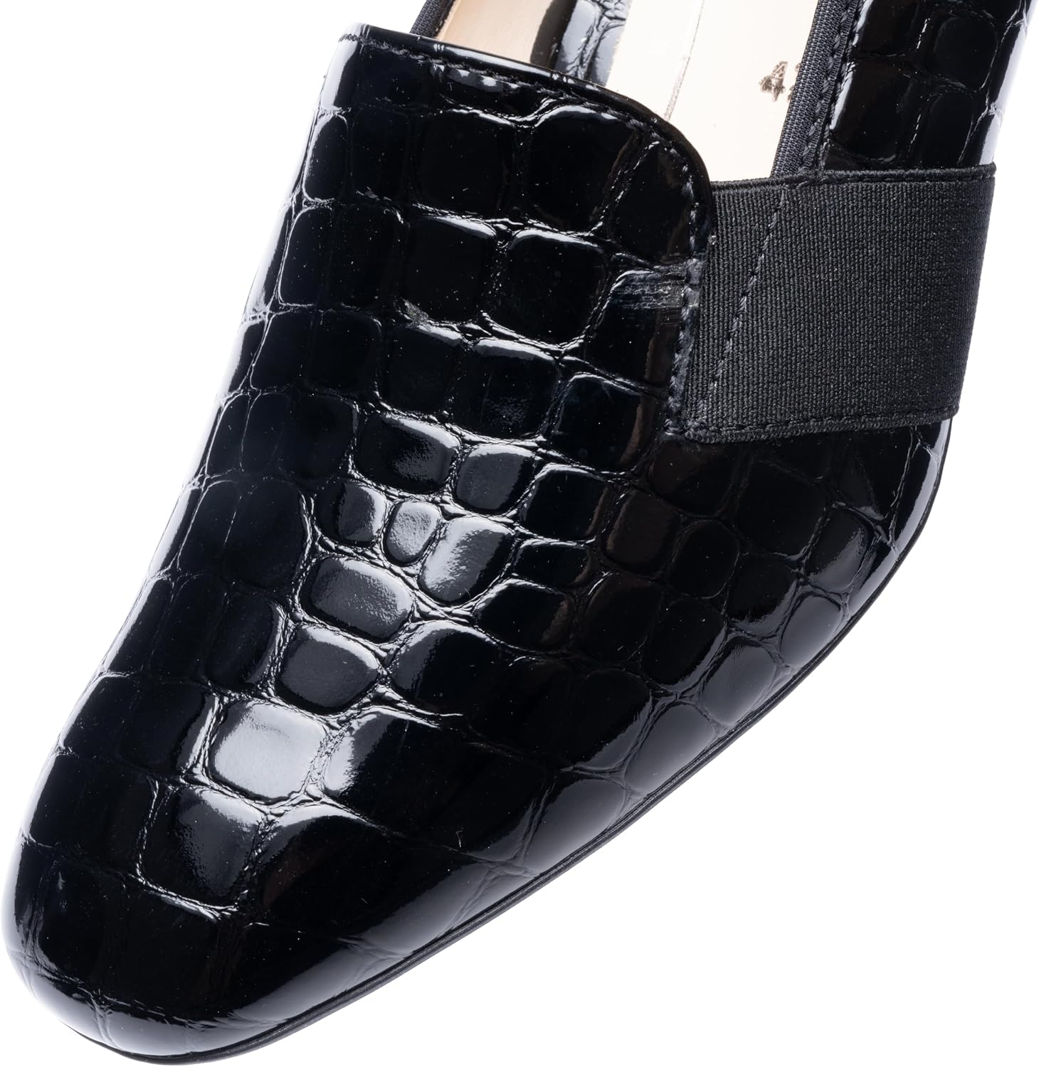 Detalle de ara Verona – czarne lakierowane czółenka damskie, szeroka tęgość, obcas 4,5 cm