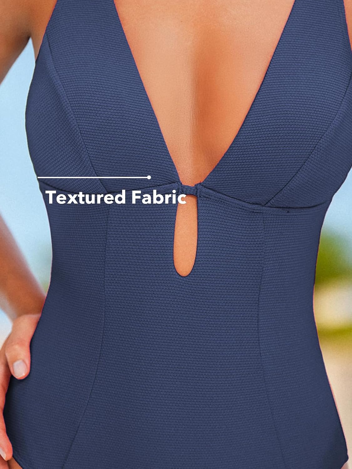 Detalle de CUPSHE Maillot de bain une pièce à col en V profond et découpe en O – élégance et confort printemps-été
