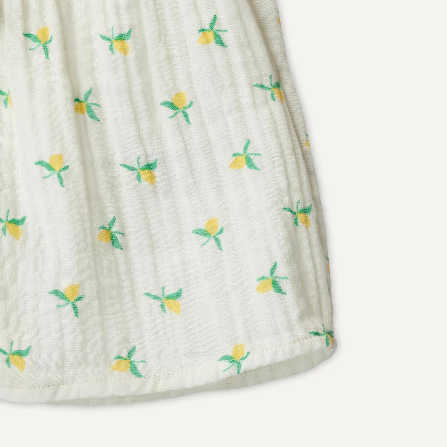 Detalle de Amazon Essentials x Sofia Grainge Unisex Baby Spielset aus Baumwollgaze: Hemd und Shorts