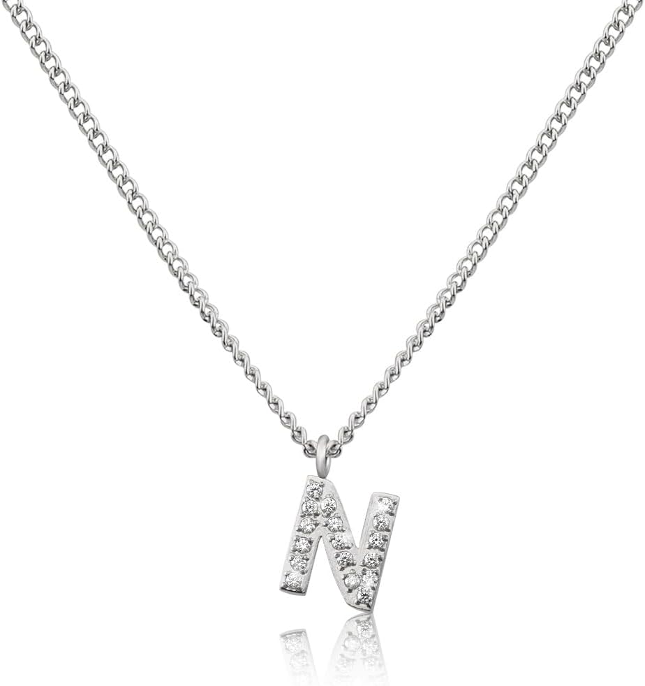 Detalle de GD GOOD.designs EST. 2015 collana con lettere in argento, regolabile e skin-friendly