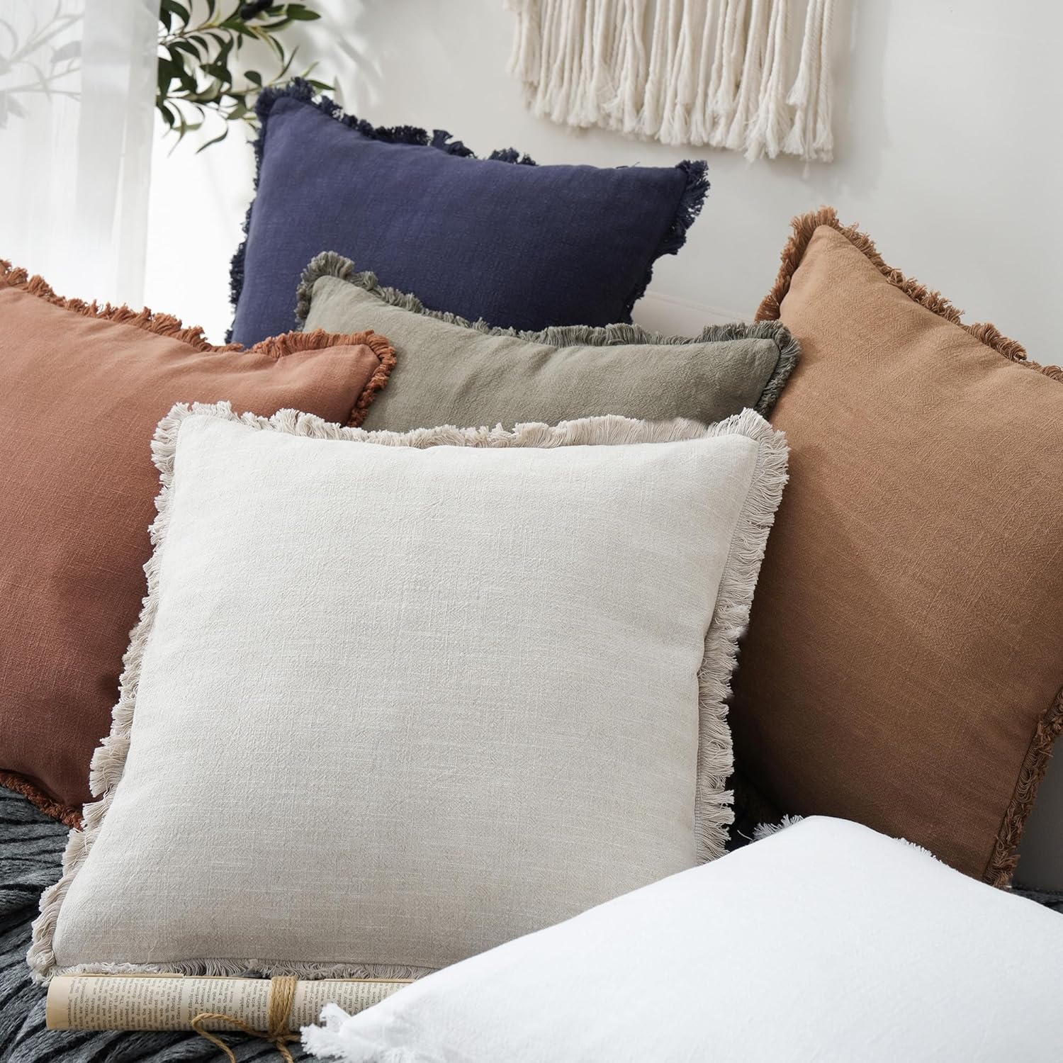 Detalle de Foindtower 2-Pack Decorative Linen Fringe Throw Pillow Covers (26x26) – Natural Beige