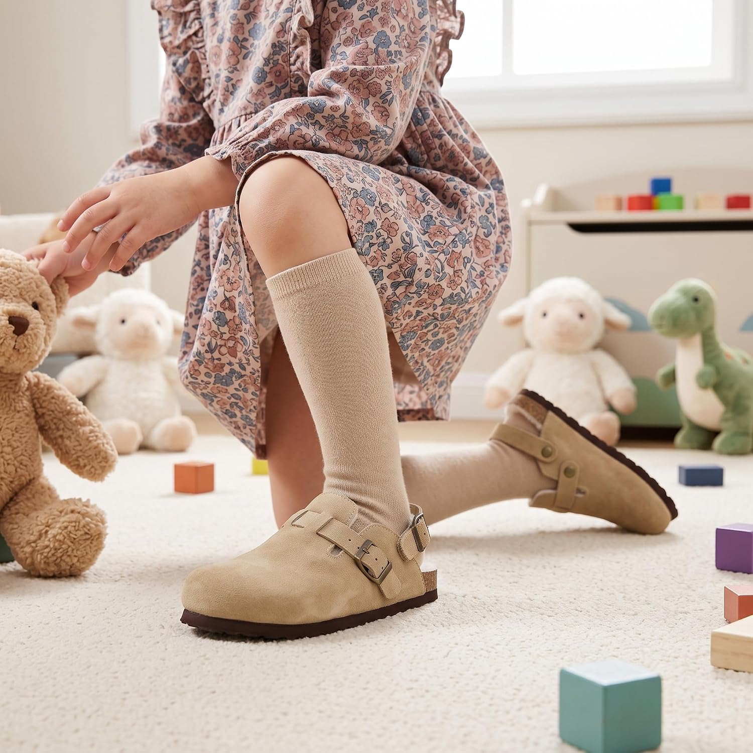 Detalle 1 de CUSHIONAIRE Kids Clogs Genuine Suede