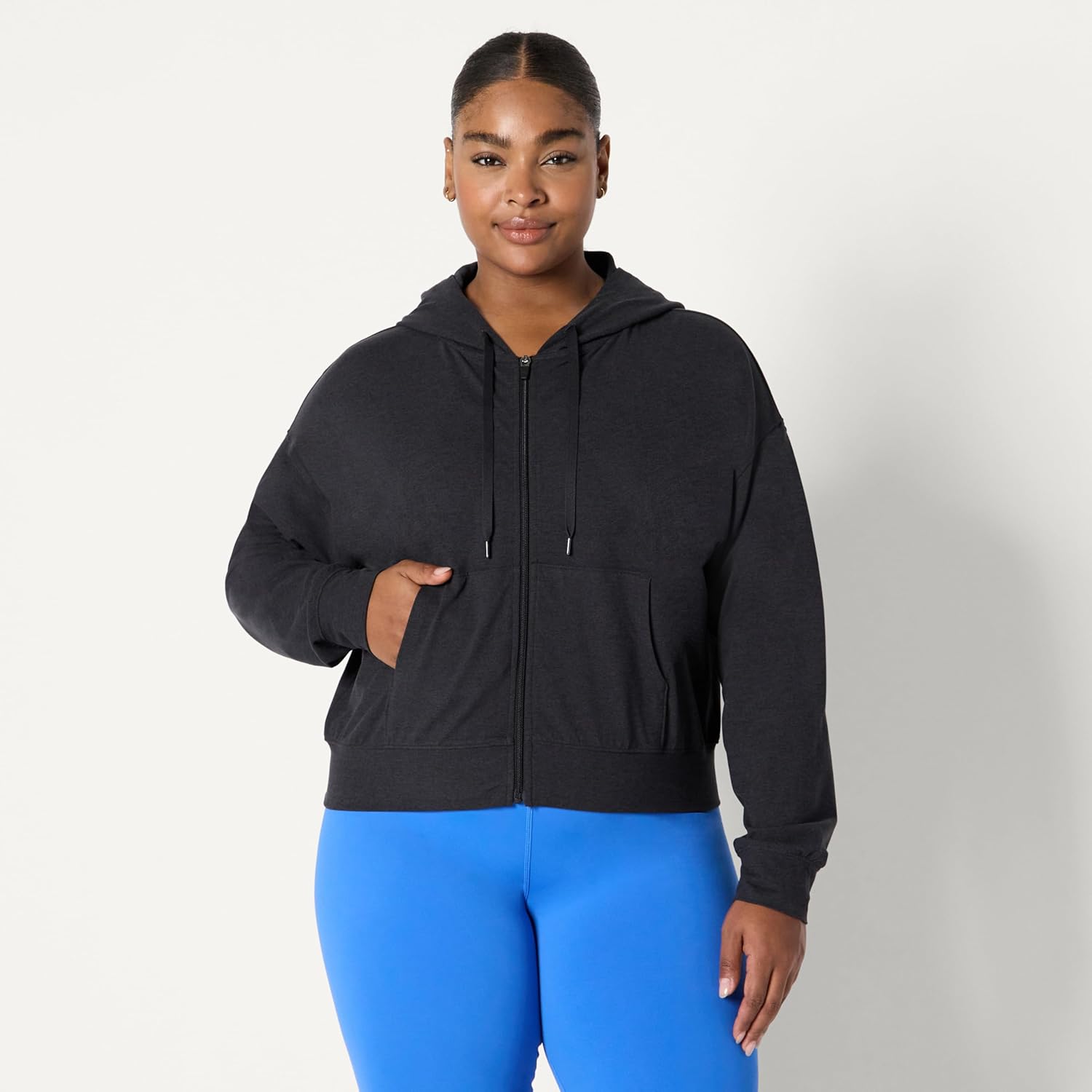 Thumbnail 5 de Amazon Essentials women’s Athletic Soft Performance lightweight cropped zip-up workout hoodie