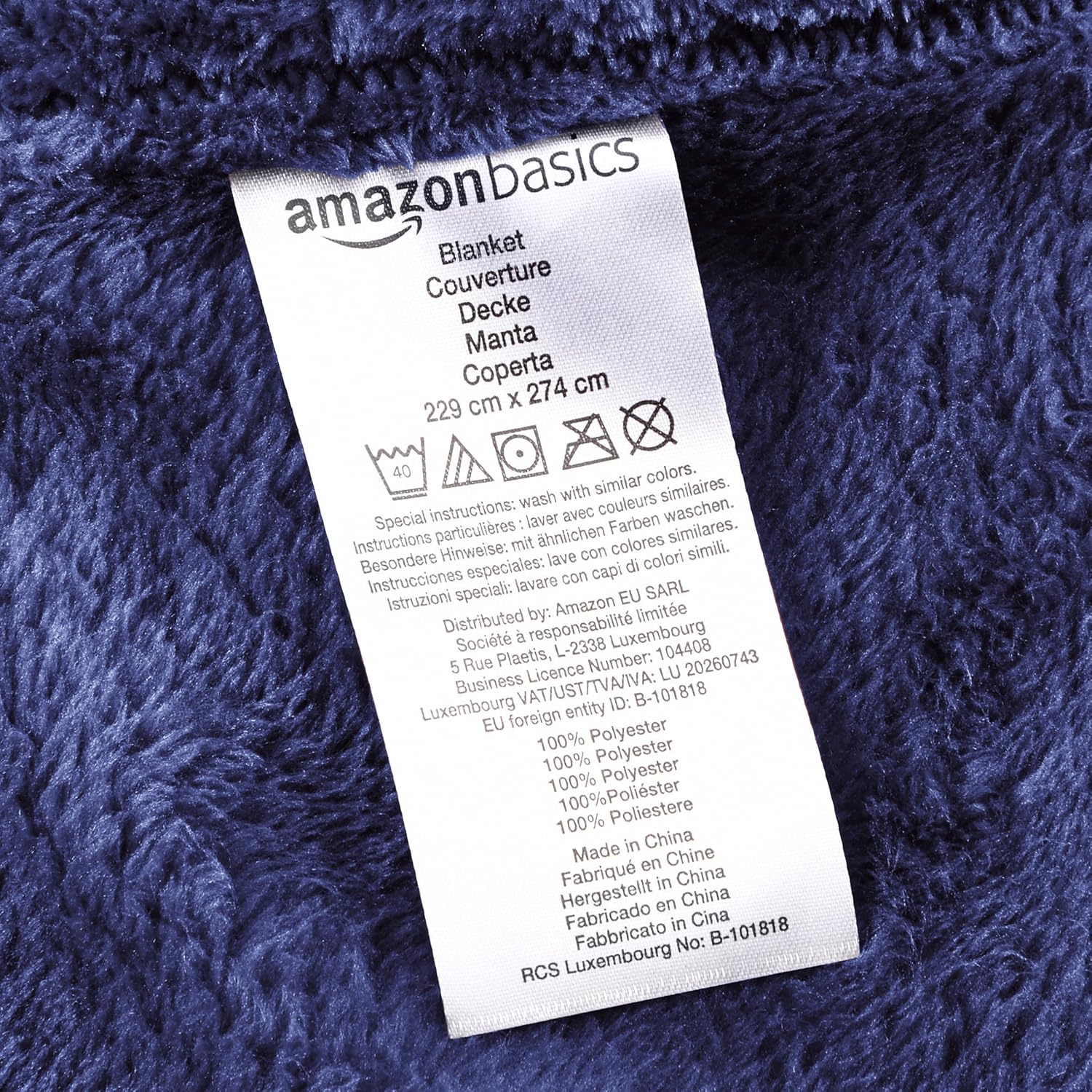 Thumbnail 3 de Amazon Basics Soft Velvet Plush Throw Blanket, Navy Blue (168 x 229 cm)