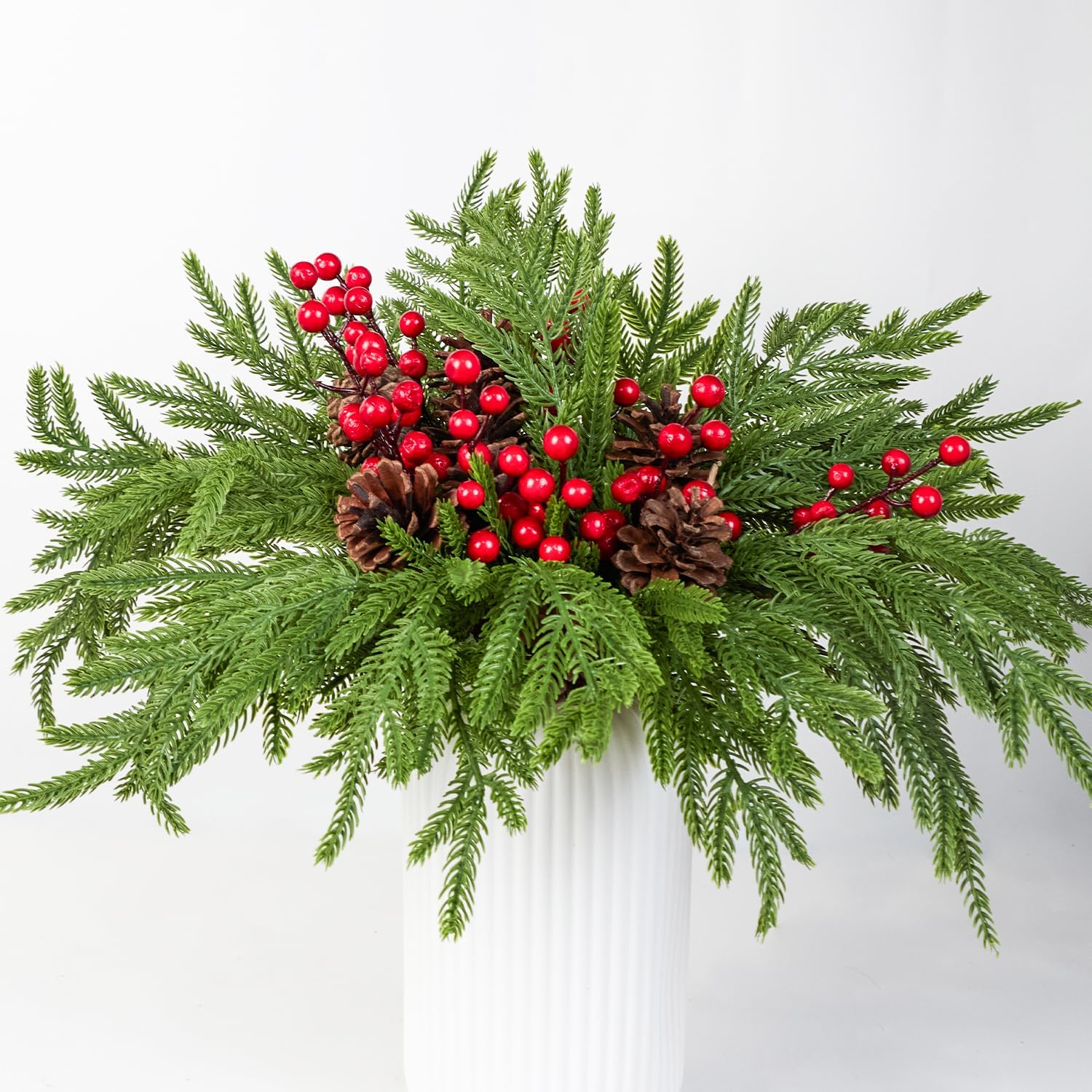 Detalle de HBell 6Pcs Norfolk Pine Stems, 18" Real Touch Artificial Pine Branches with Pine Cones and Red Berries