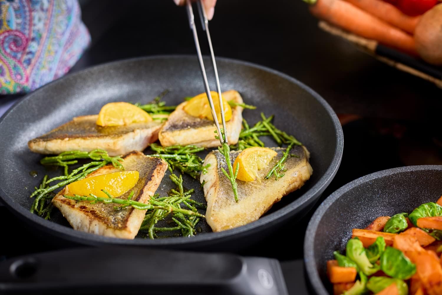 Detalle 2 de RÖSLE Spitzzange 31 cm – hochwertige Zange zum präzisen Wenden und Greifen beim Grillen und Braten