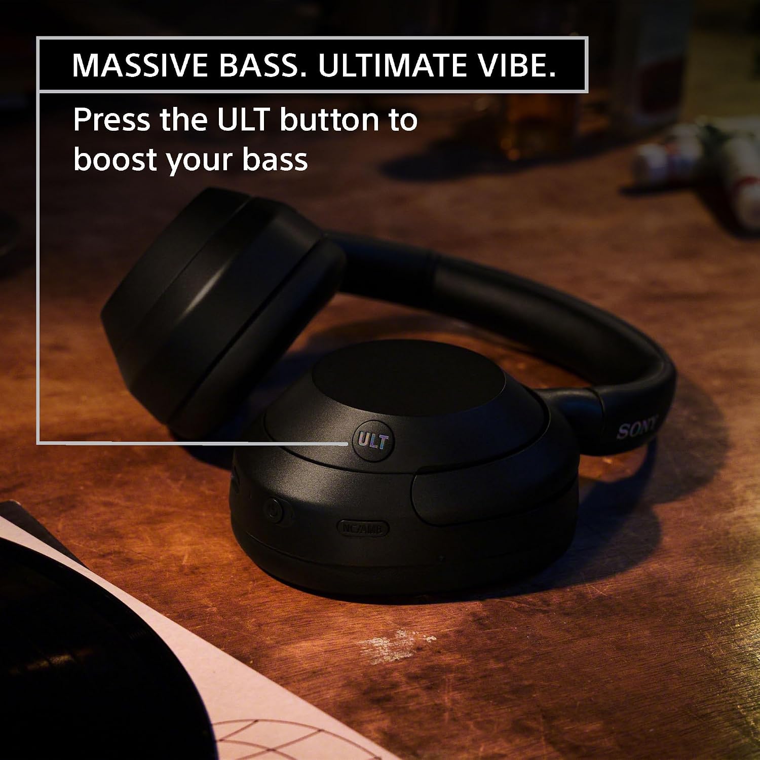 Detalle de Sony wireless headphones with 30-hour battery