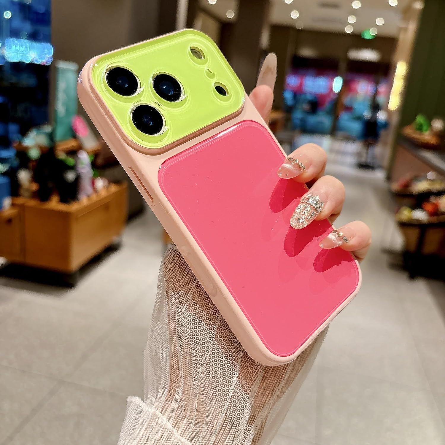Detalle de CHICLADY iPhone 17 Pro Max Case