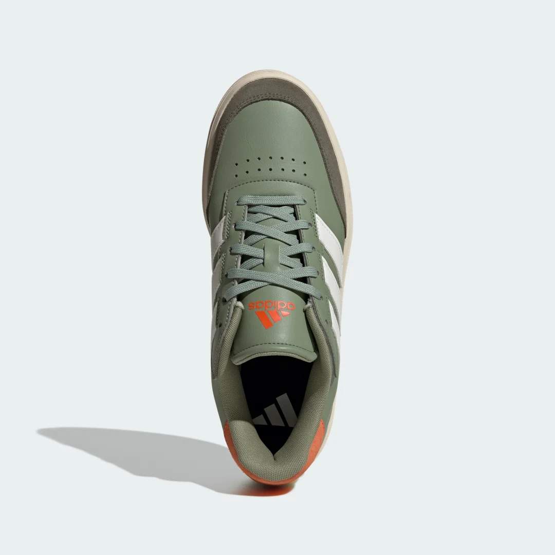 Detalle 2 de Zapatilla Courtblock de Adidas: comodidad y estilo en verde para el día a día