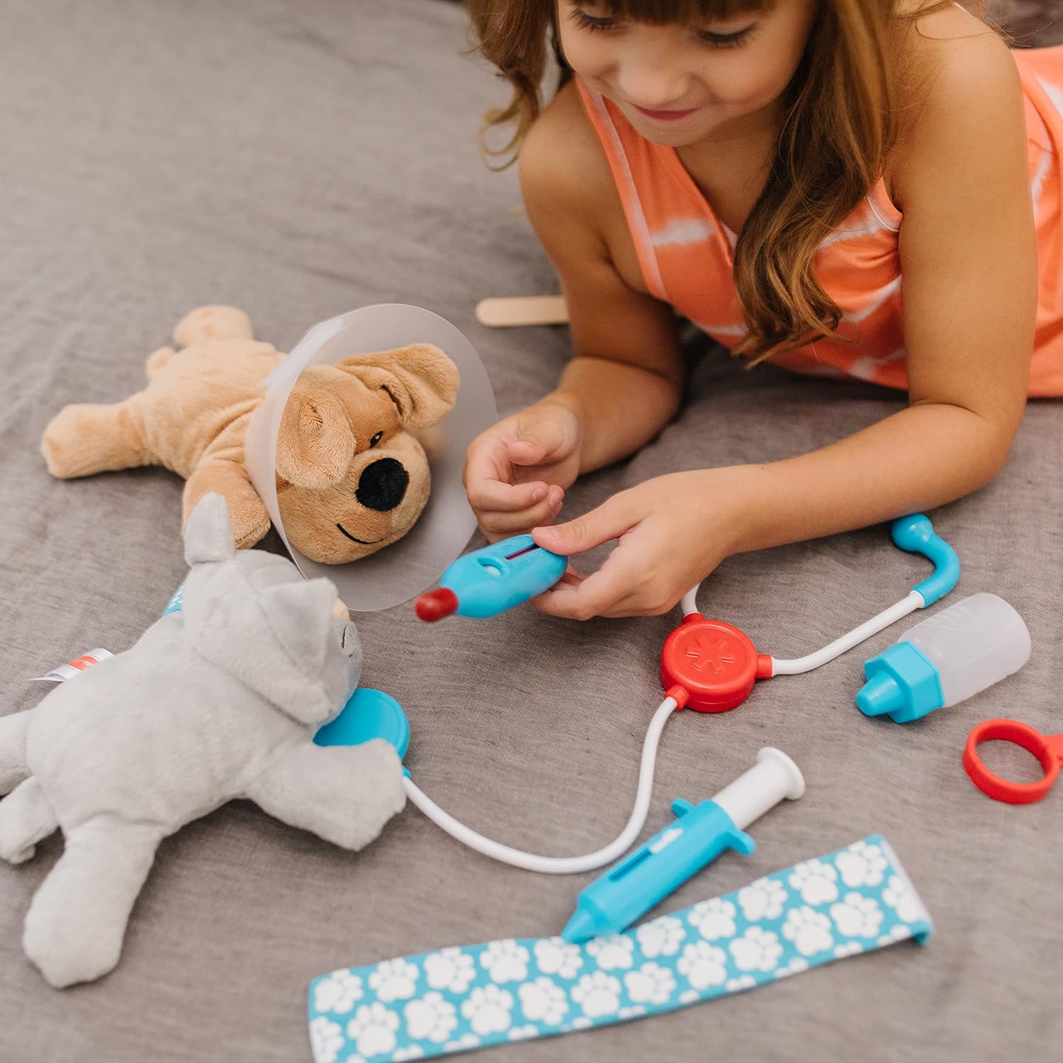 Thumbnail 6 de Melissa & Doug Examine and Treat Vet Play Set 24-Piece