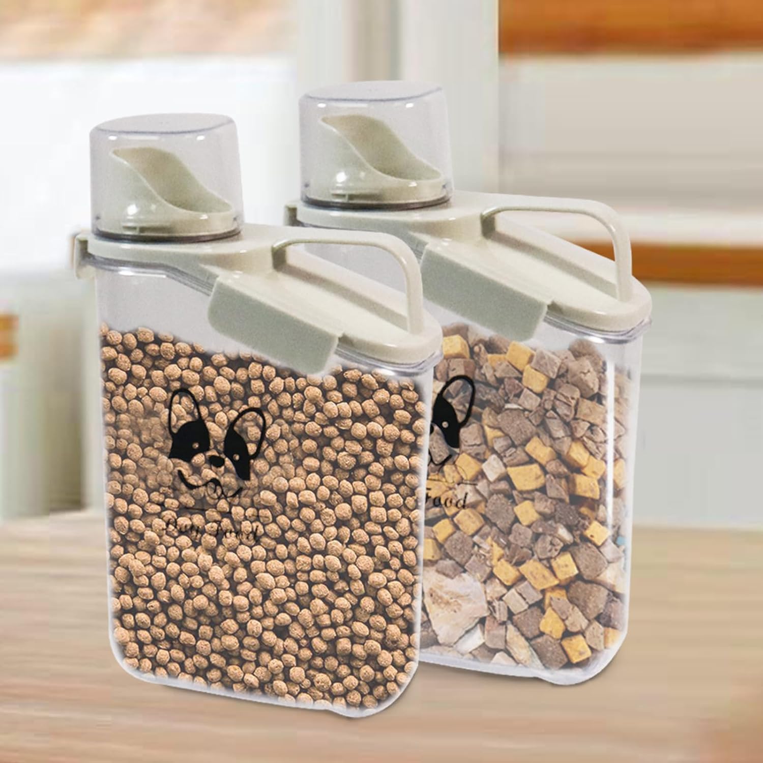 Detalle de Geyecete Bird Seed Storage Container 2.8 L (3 Qt) – Clear Plastic Airtight Jar with Measuring Cup & Blue Lid