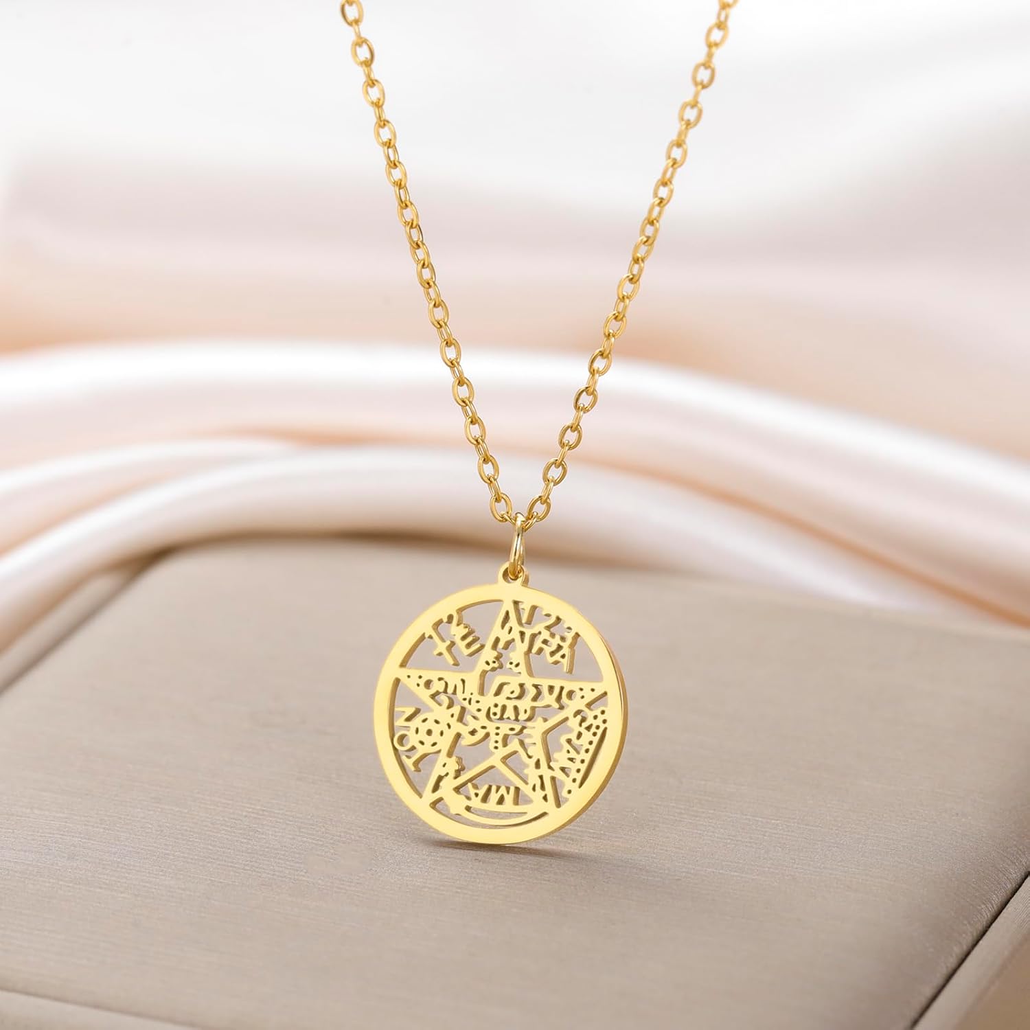 Detalle de VASSAGO Hexen Knoten Halskette mit Tetragrammaton und Pentagramm – Edelstahl