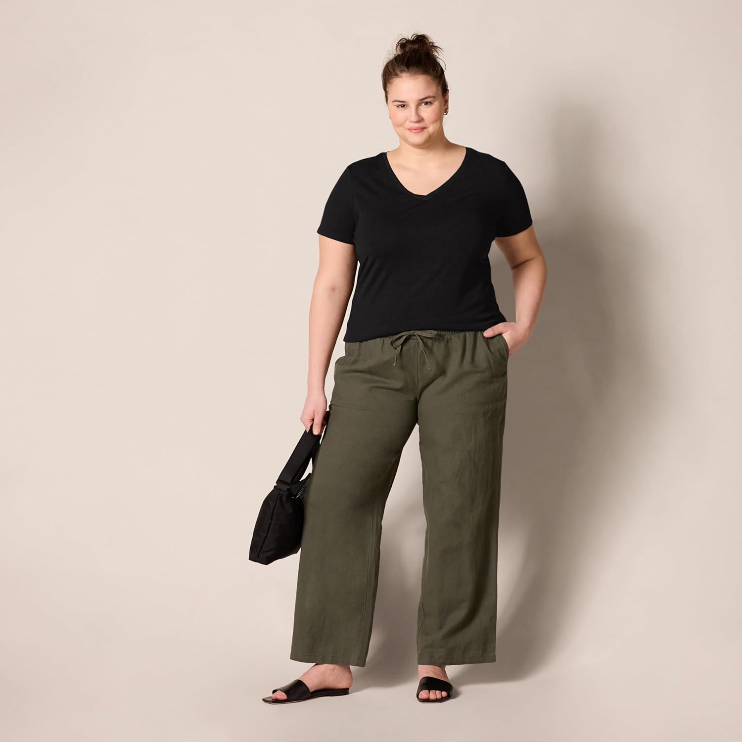 Thumbnail 6 de Amazon Essentials Damen Kurzarm-T-Shirt Regular Fit aus Baumwoll-Modal-Mix (Rundhals oder V-Ausschnitt) im Multi-Pack