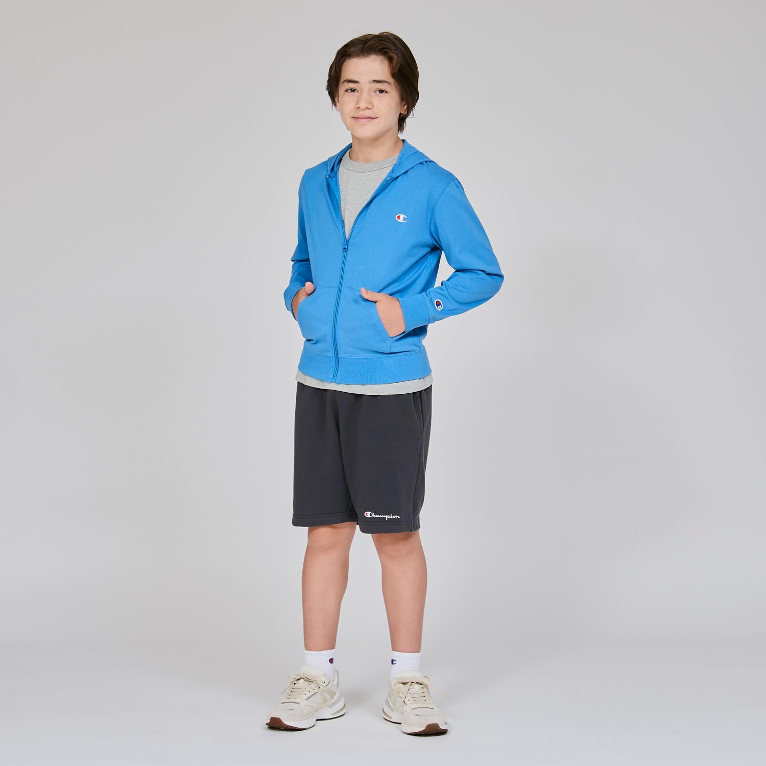 Detalle de Champion CK-Z101 キッズ ジップフーデッドシャツ 綿100%・胸元ロゴ刺繍・フロントポケット