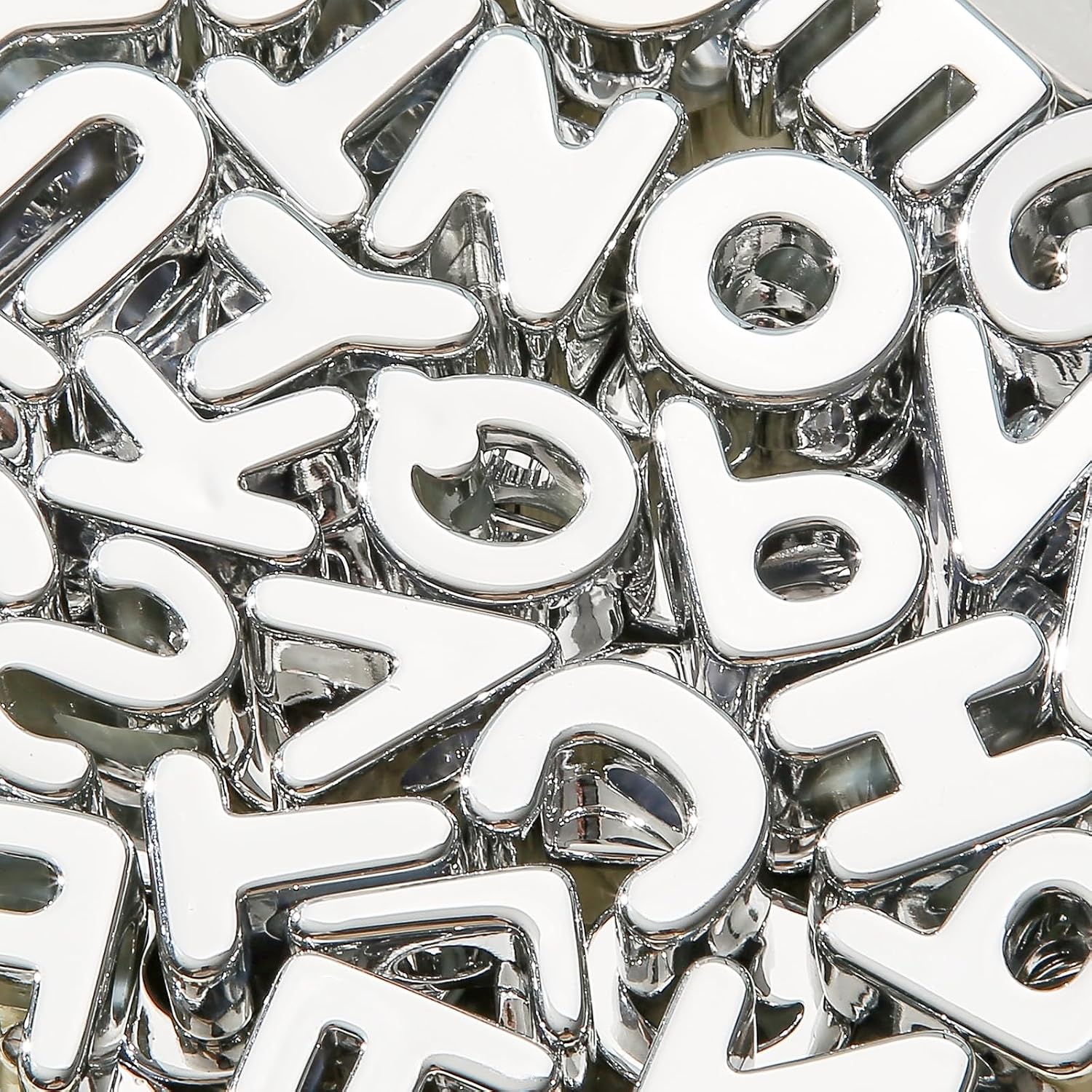 Detalle de BERMRO アルファベットビーズ 78個入り アクリル製 A〜Z・穴径6mm