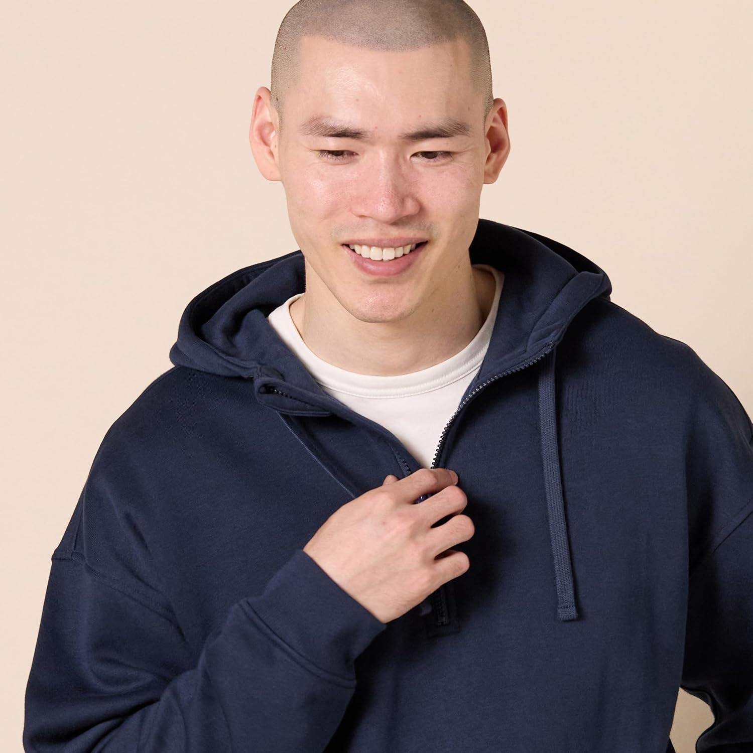 Thumbnail 3 de Amazon Essentials Herren Oversize-Kapuzensweatshirt mit Viertel-Reißverschluss (gebürstetes Fleece)
