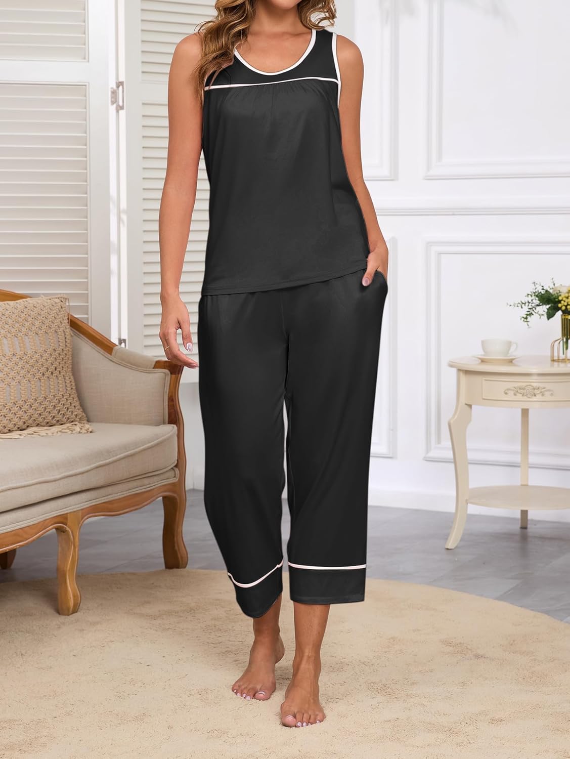 Detalle de Famulily Women's Sleeveless Pj Set with Piping – Capris, Pockets, S-XXL