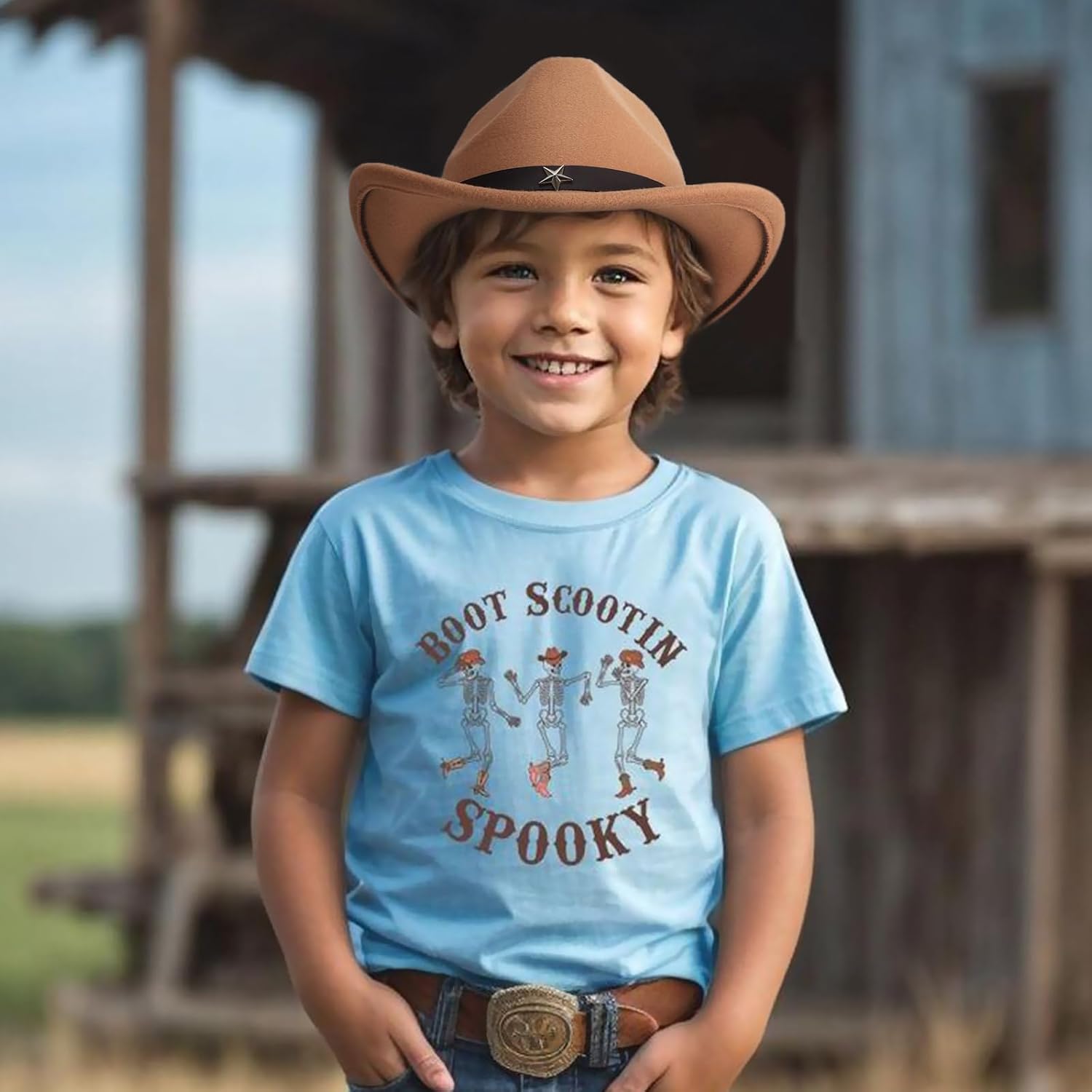 Detalle 2 de DRESHOW Cowboyhut für Kinder – Unisex Fedora Westernhut mit Schnalle und Gürtel-Dekor, 4–12 Jahre
