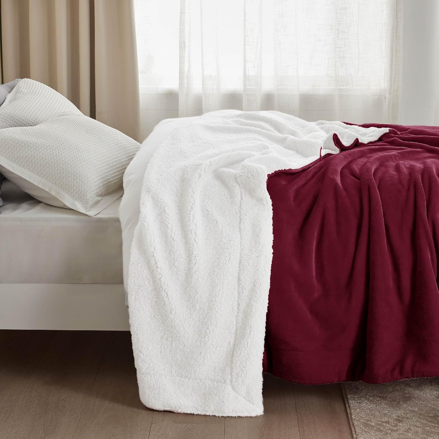 Detalle de Bedsure GentleSoft Sherpa Fleece Blanket, King Size, Reversible Burgundy