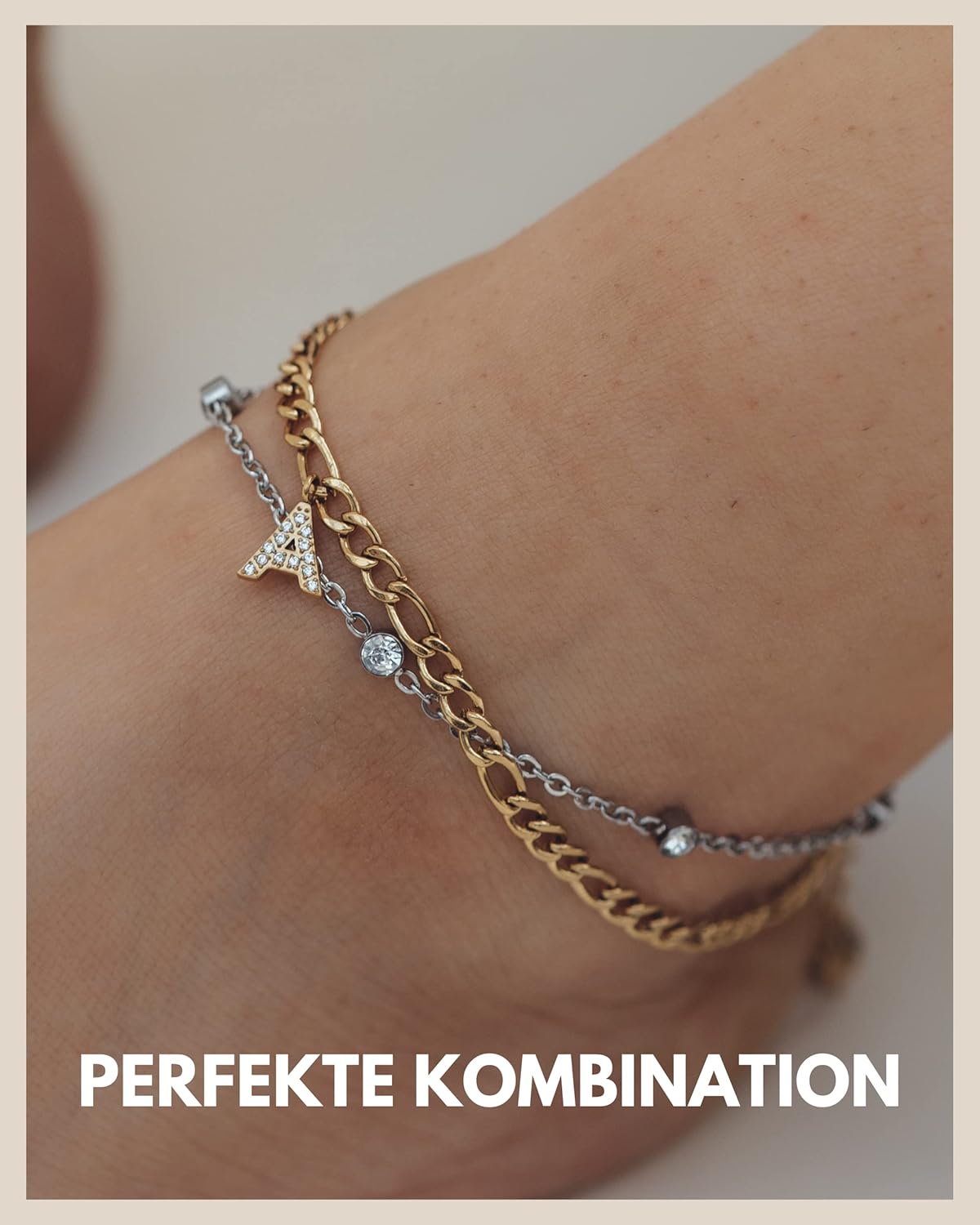 Detalle de GD GOOD.designs Fußkettchen Gold mit Buchstaben – wasserfest, verstellbar (22–27 cm), aus Edelstahl