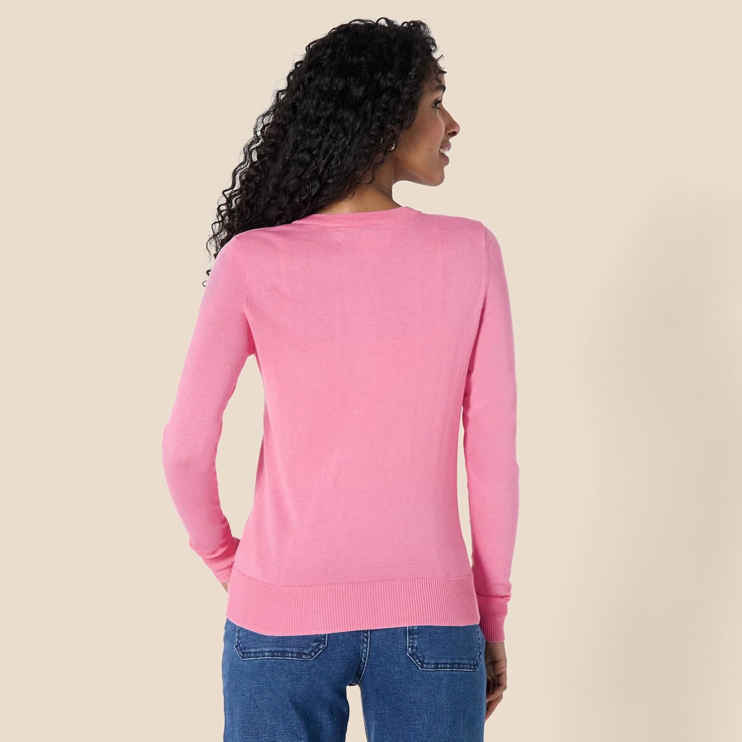 Detalle de Amazon Essentials Damen leichte Rundhals-Strickjacke mit Knopfverschluss (auch in Übergröße)