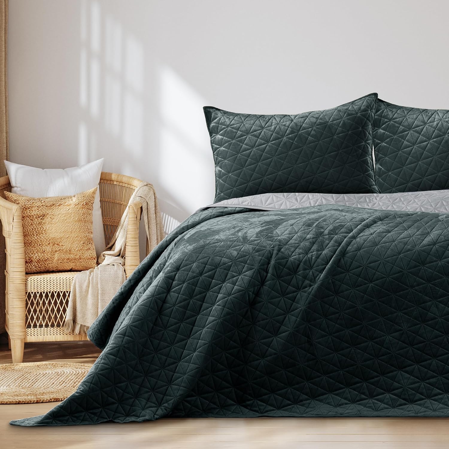 Detalle de AmeliaHome Laila Velvet Couvre-lit Vert 170 x 270 cm — douceur velours et microfibre