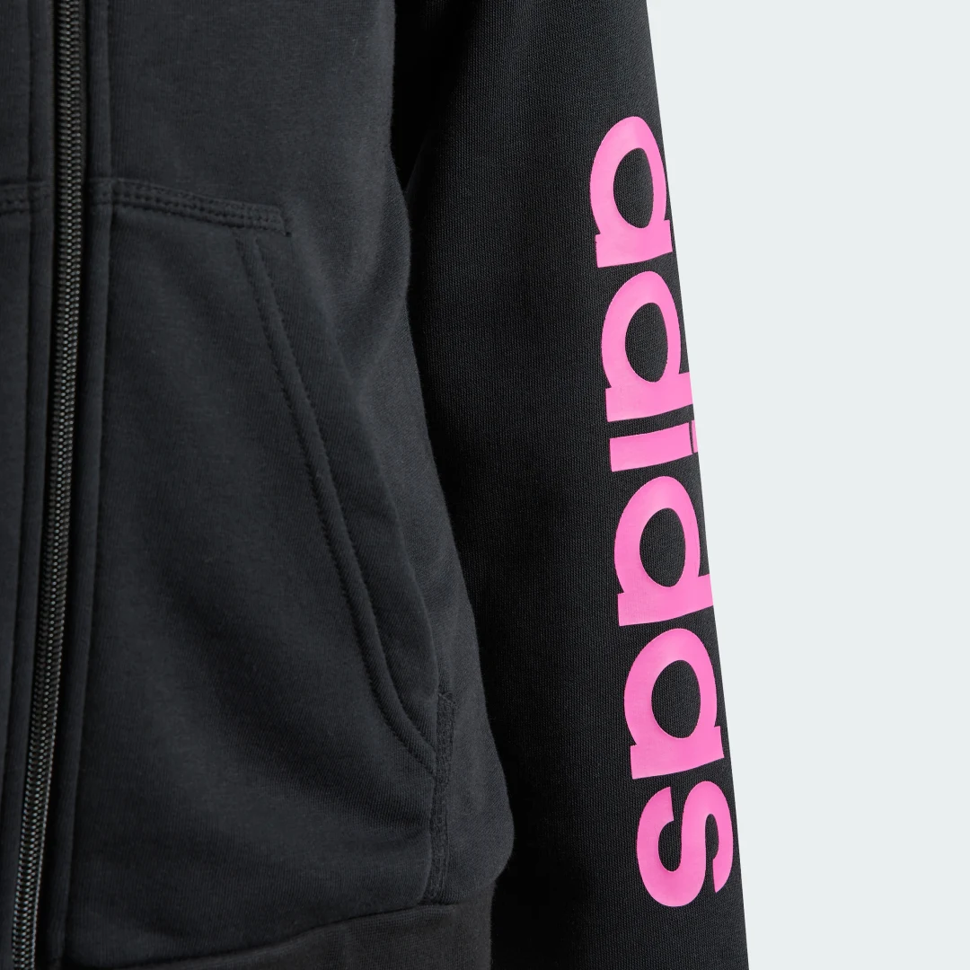Detalle de Chaqueta con capucha Essentials Linear Logo de Adidas – color negro