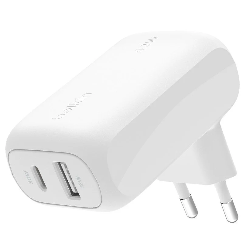 Detalle de Belkin BoostCharge Cargador de Pared Doble 42 W (1x USB-C PD 3.0 30 W + 1x USB-A 12 W) – Blanco
