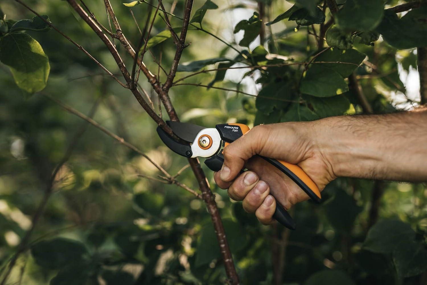 Detalle 2 de Fiskars Solid P361 L mothållssekatör för torra grenar, non-stick-beläggning