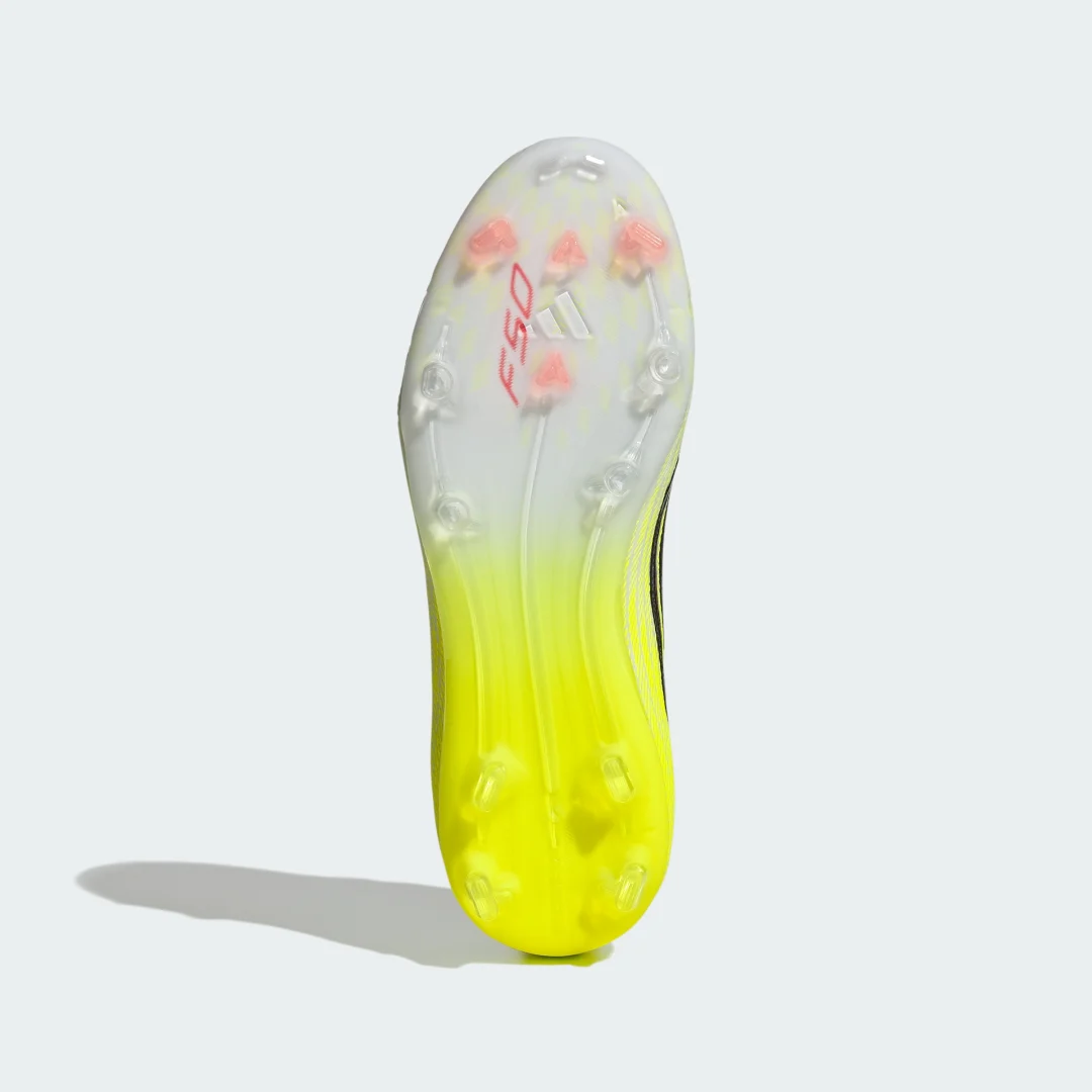 Detalle 2 de Adidas Bota F50 ELITE para césped natural seco – Amarillo, ideales para césped seco