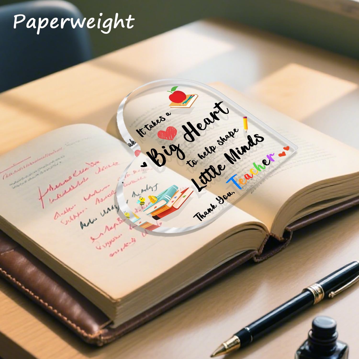 Detalle de Heart-Shaped Acrylic Teacher Plaque: A Thoughtful 'Big Heart' Gift for End of Year