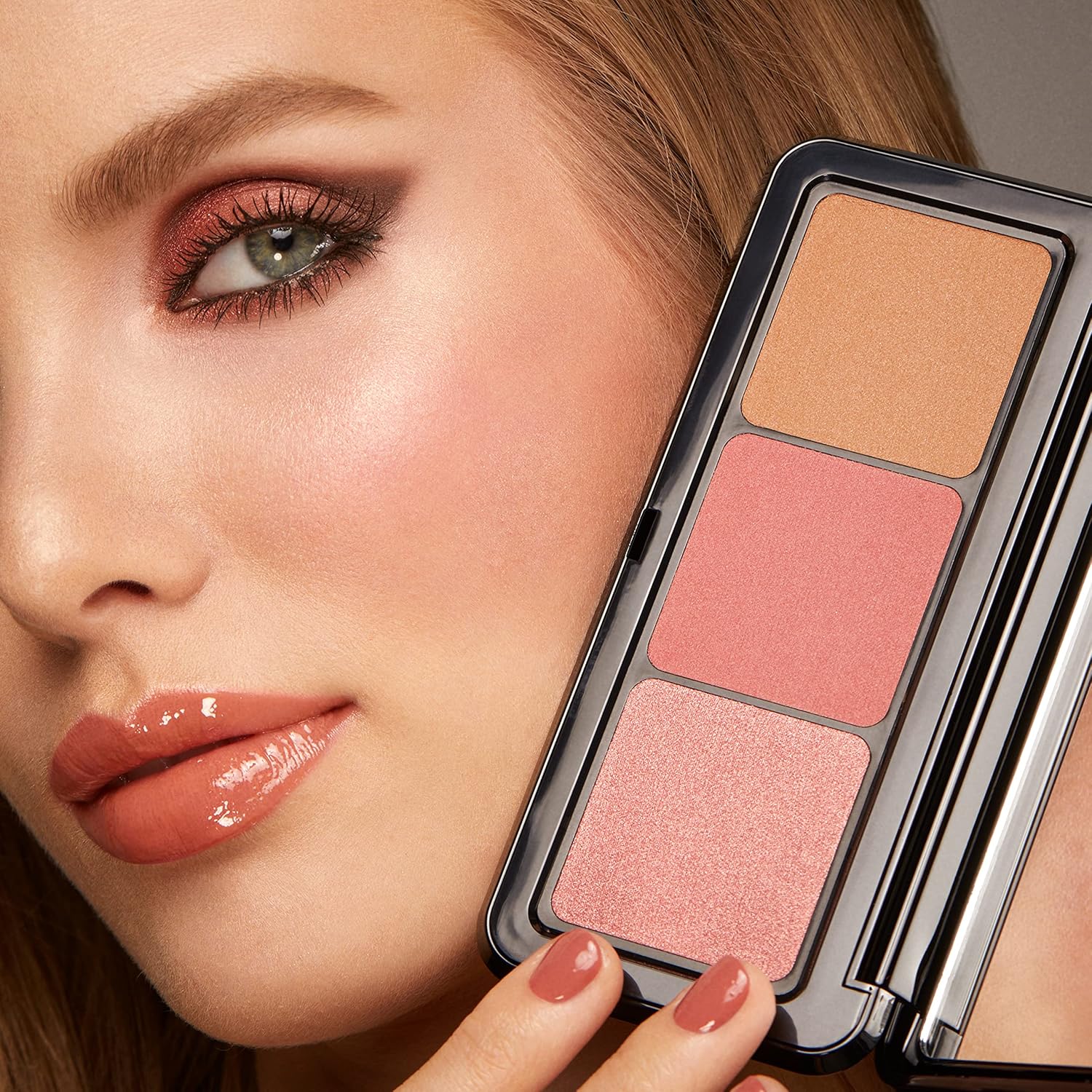 Thumbnail 2 de KIKO Milano Multi Finish Trio Blush & Bronzer Palette 01 – dezentes Rouge-Duo und Bronzer im schlanken Format