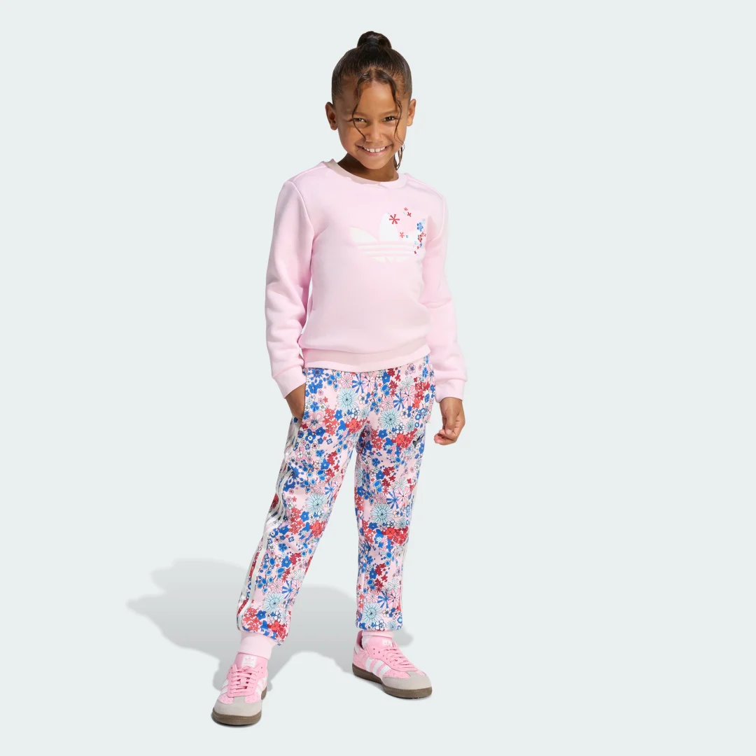 Detalle de Conjunto de cuello redondo adidas Originals x Liberty London — Rosa