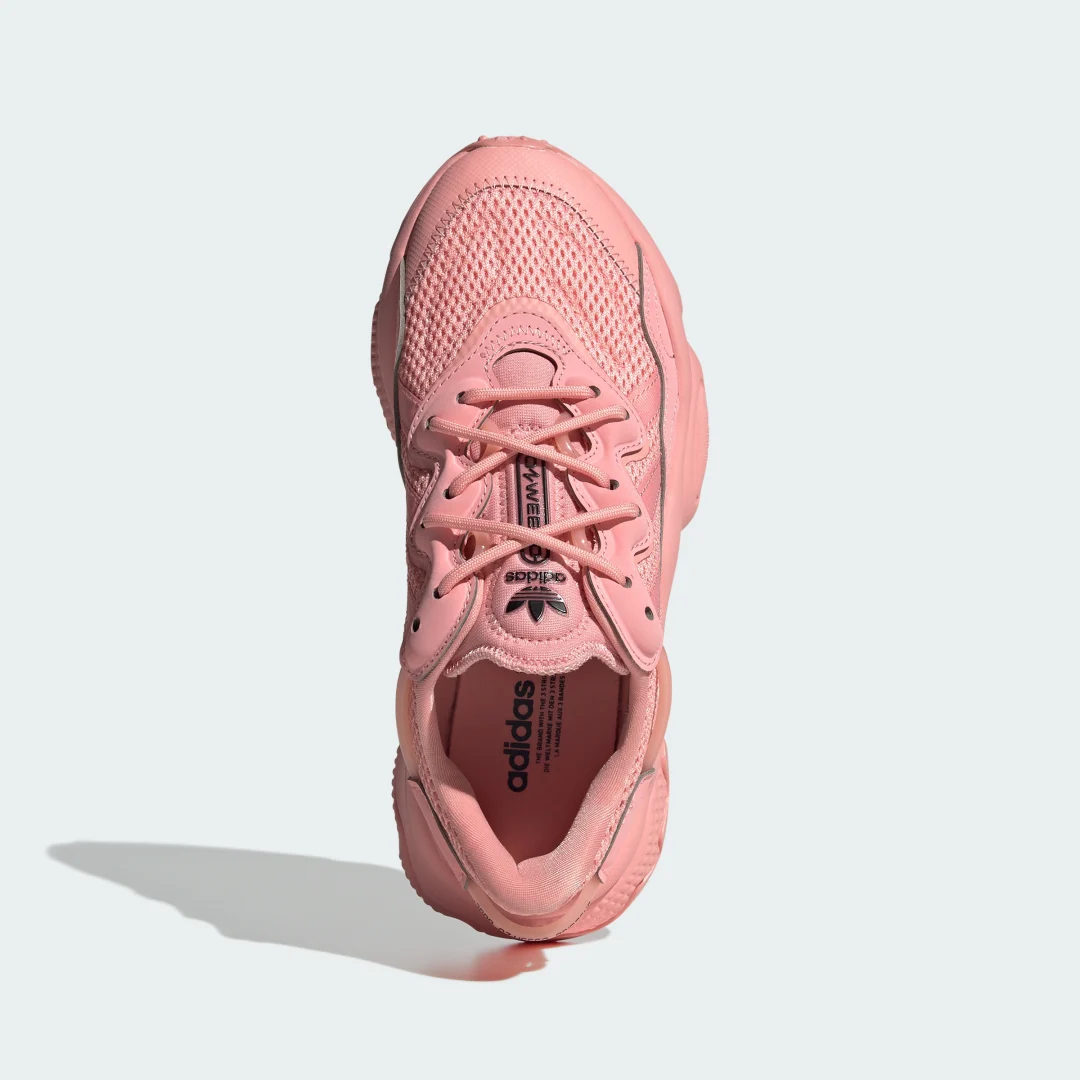 Detalle 2 de Zapatilla OZWEEGO de Adidas: estilo cómodo para el día a día en Rosa