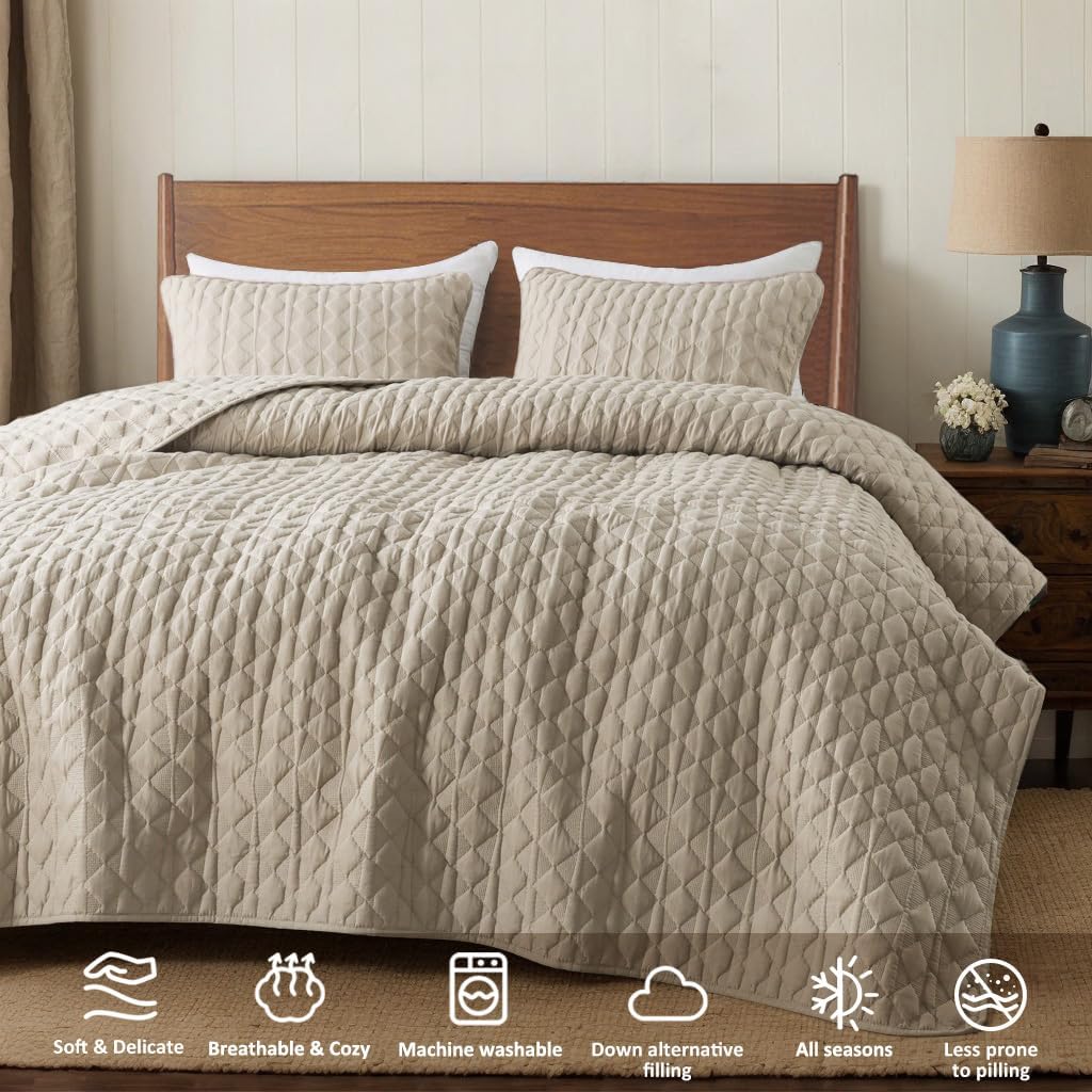 Detalle de Beige Quilt Queen Size Bedding Set with Pillow Shams — 3 Pieces, Lightweight Soft Bedspread Coverlet (90x90)