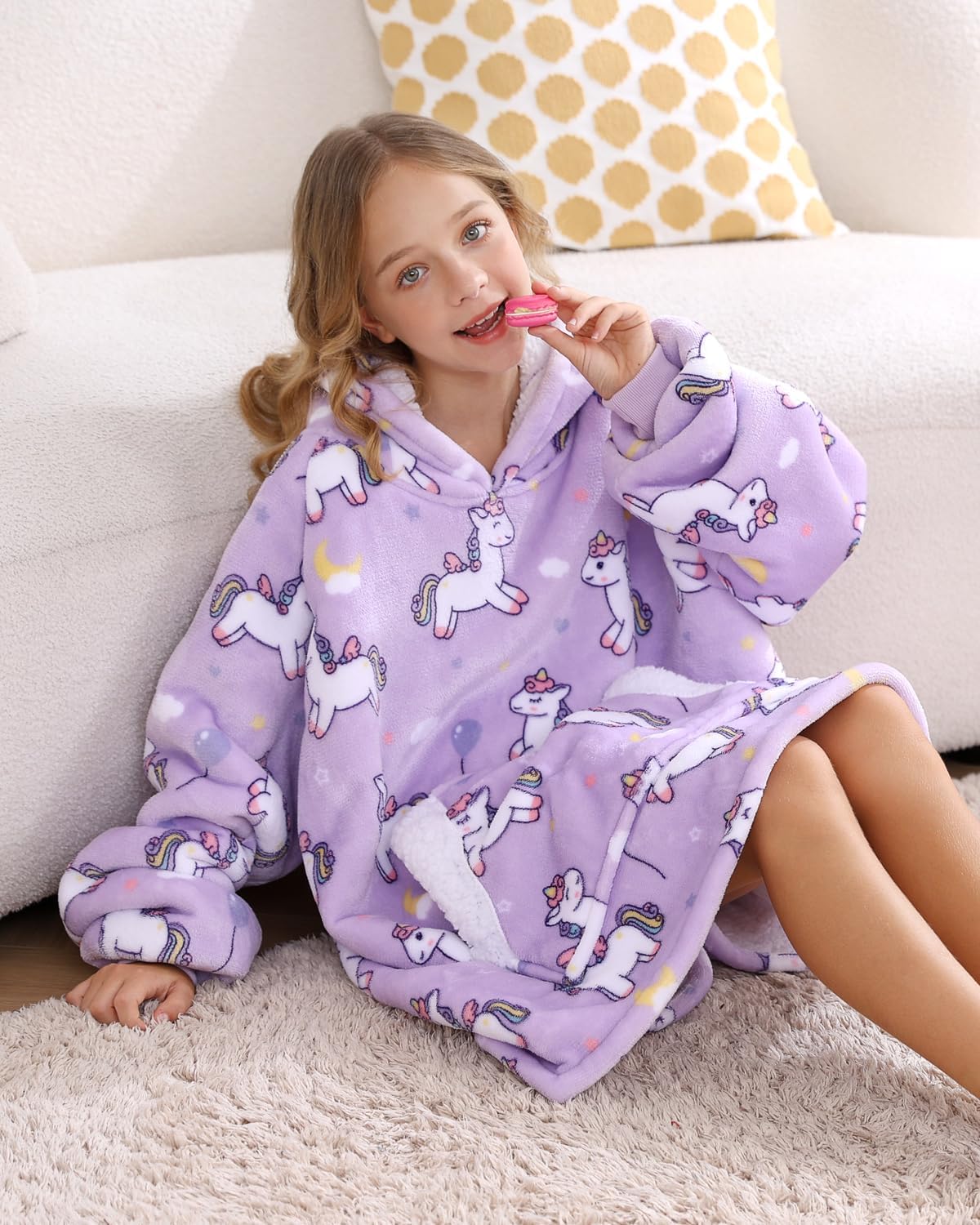 Detalle 2 de Topblan Kids Wearable Blanket Hoodie, Flannel and Sherpa, Purple Pony