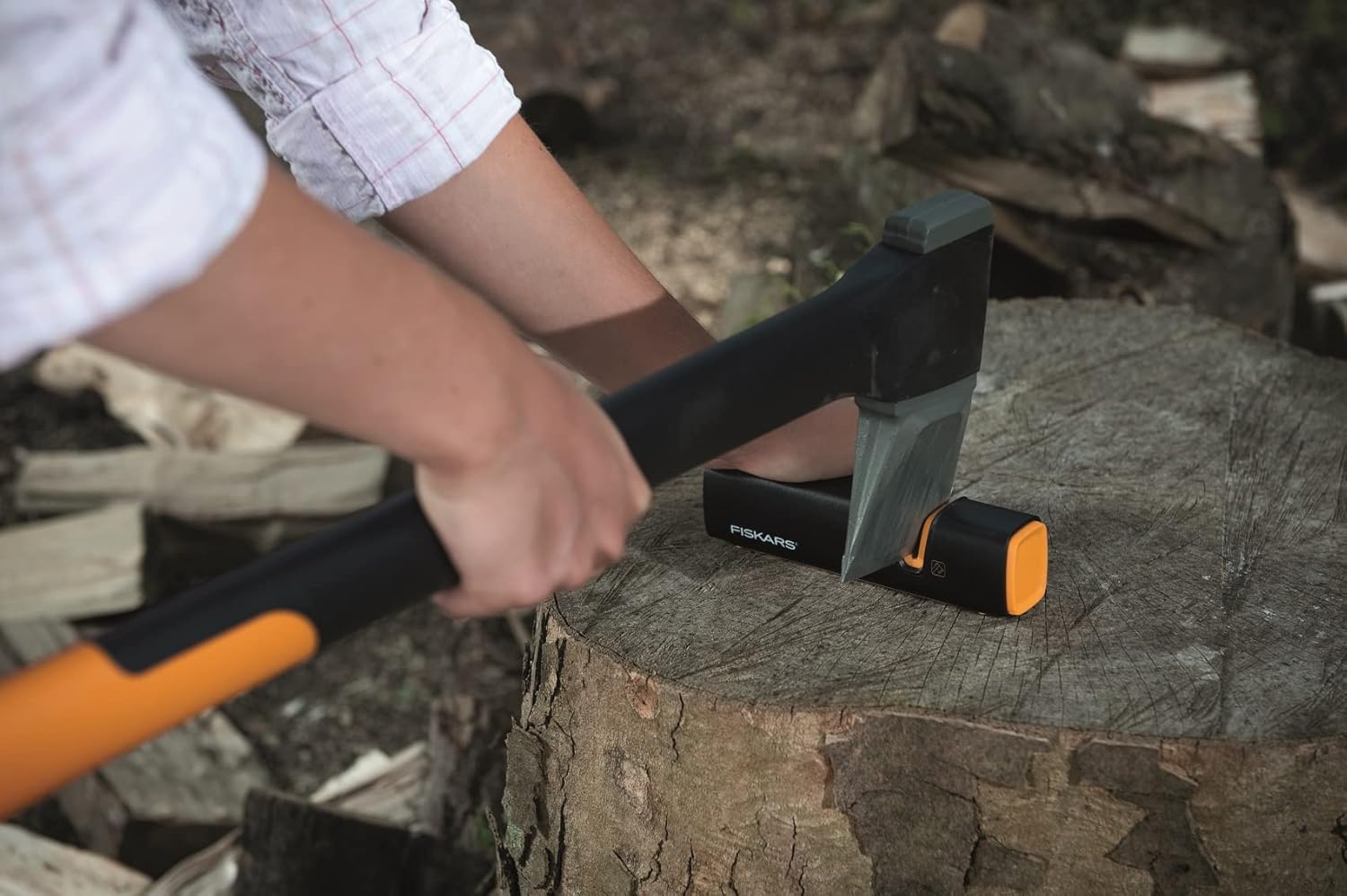 Thumbnail 4 de Fiskars Xsharp Axt- und Messerschärfer – Präzises Schärfen für linke und rechte Hand